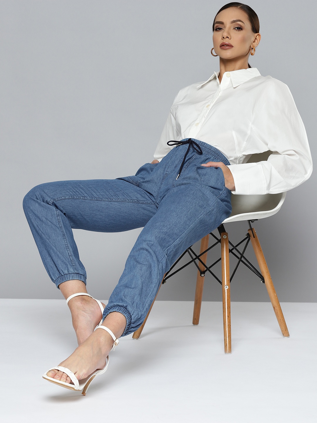 

Chemistry Women Blue Pure Cotton High-Rise Solid Chambray Joggers