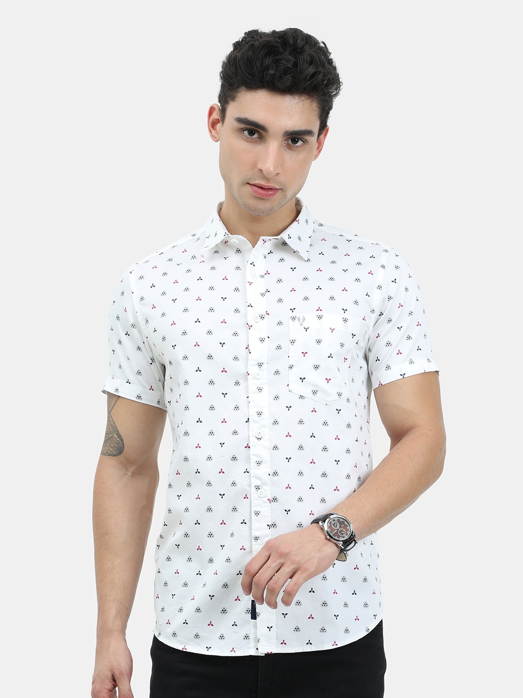 

VUDU Men White Comfort Printed Casual Shirt