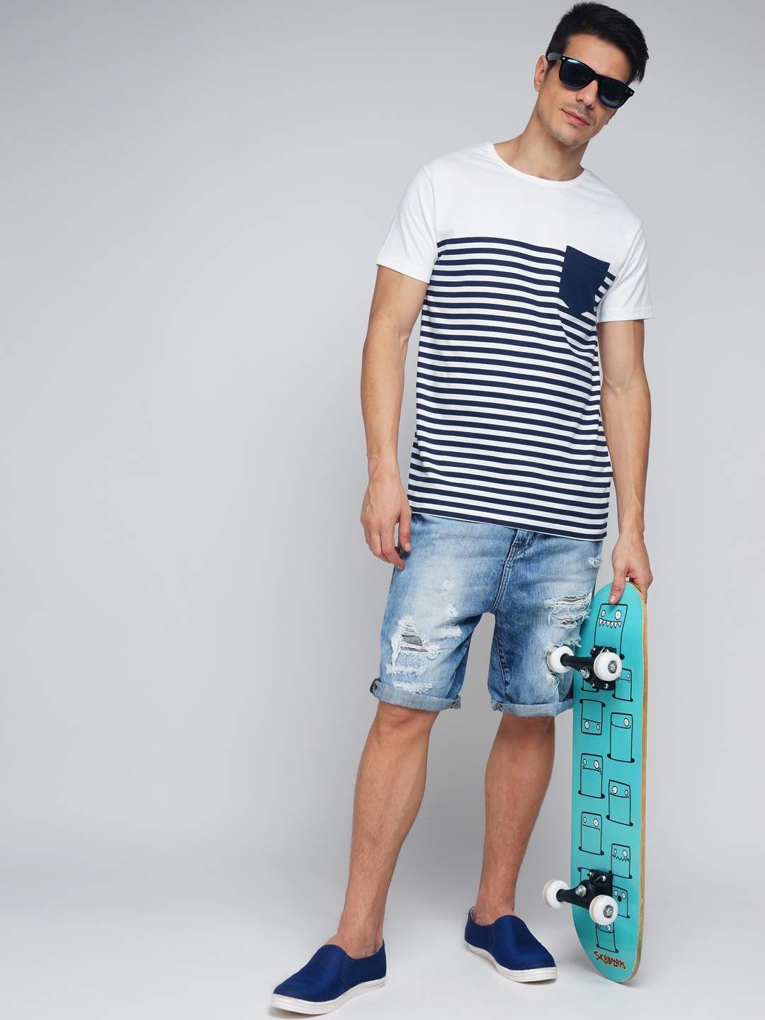 

Difference of Opinion Men Navy & White Striped Round Neck T-shirt, Navy blue