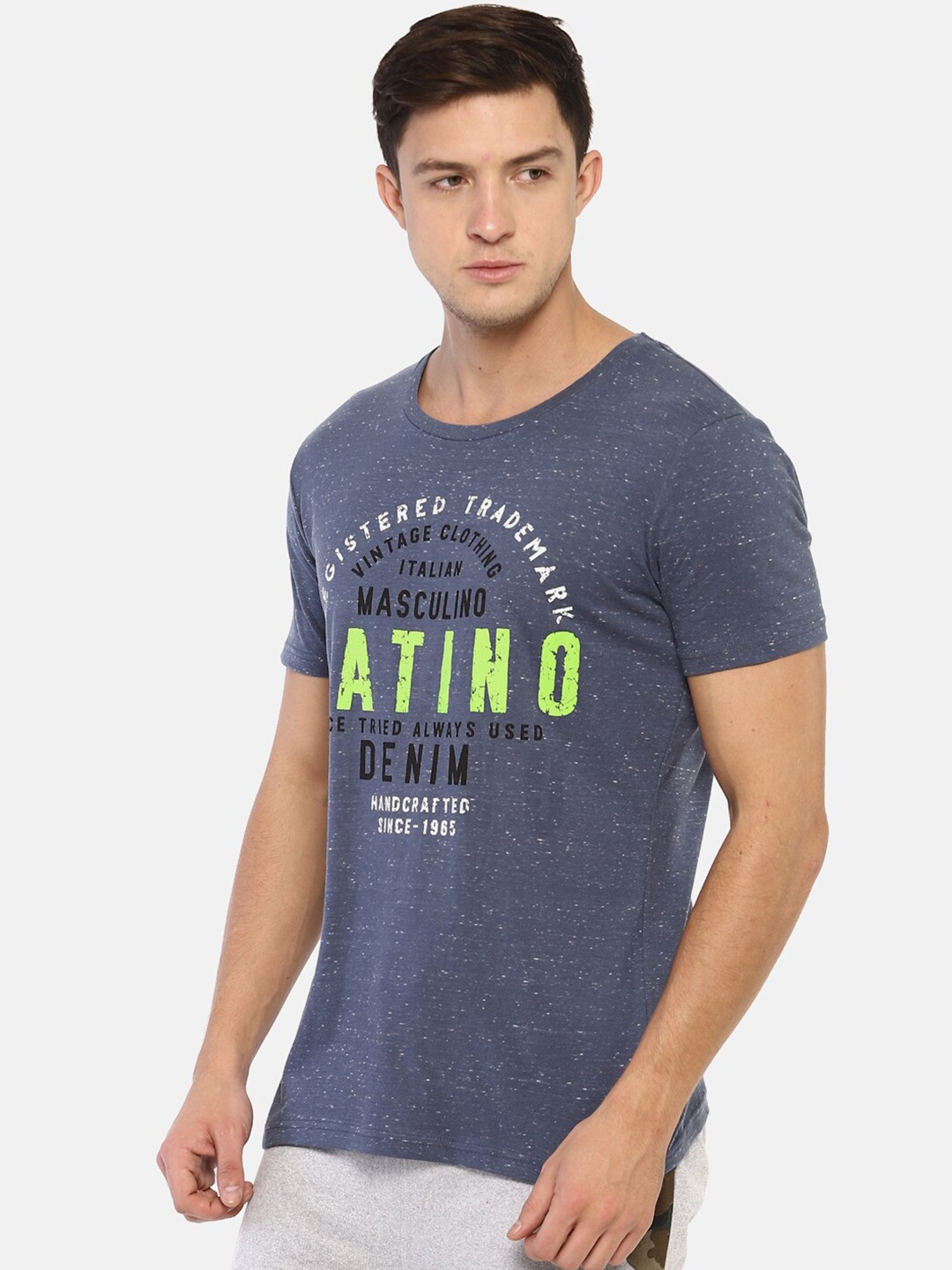 

Masculino Latino Plus Men Blue Typography Printed T-shirt