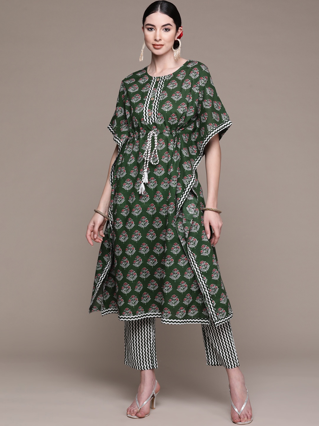 

Anubhutee Women Green Floral Printed Pure Cotton Kurta with Trousers