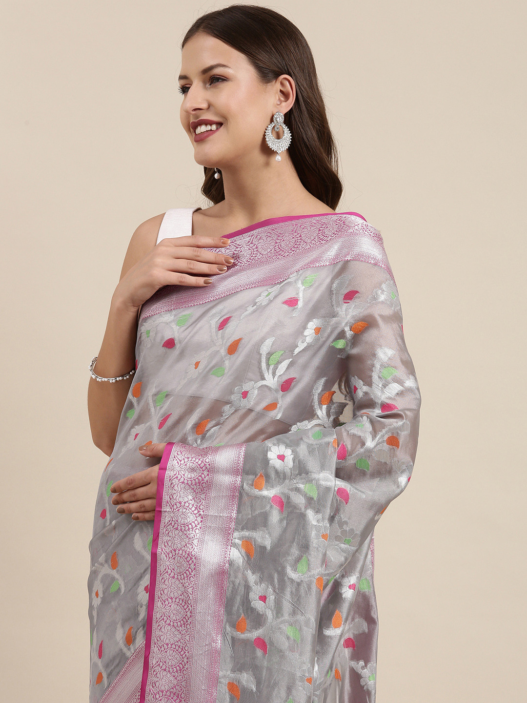 

VASTRANAND Silver-Toned Woven Design Zari Silk Blend Kanjeevaram Saree