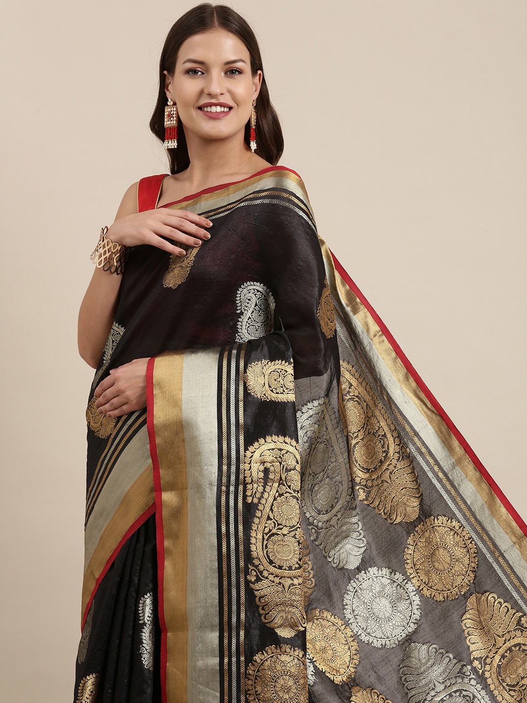 

VASTRANAND Black Woven Design Zari Silk Blend Kanjeevaram Saree