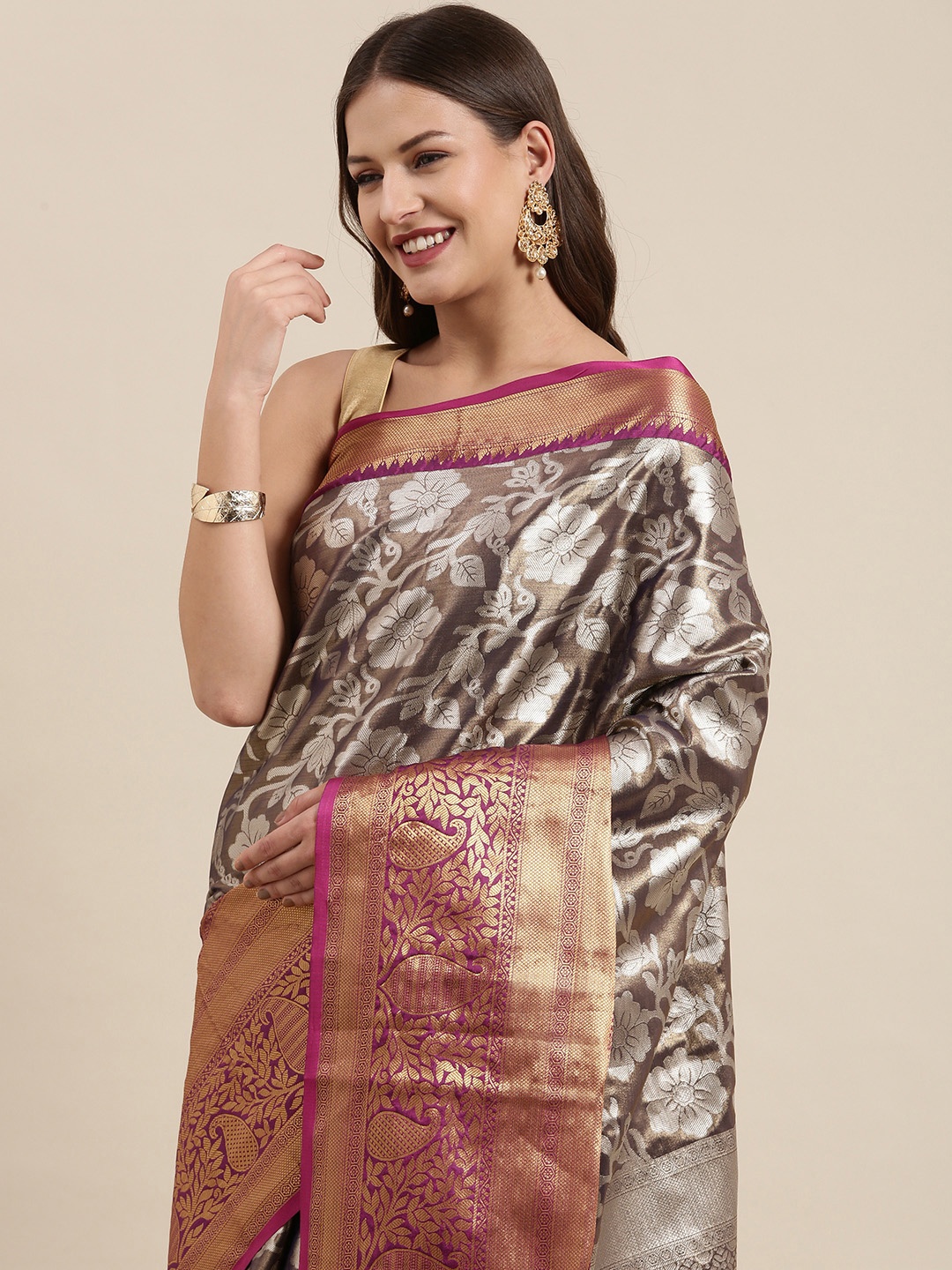 

VASTRANAND Grey Floral Zari Tissue Kanjeevaram Saree