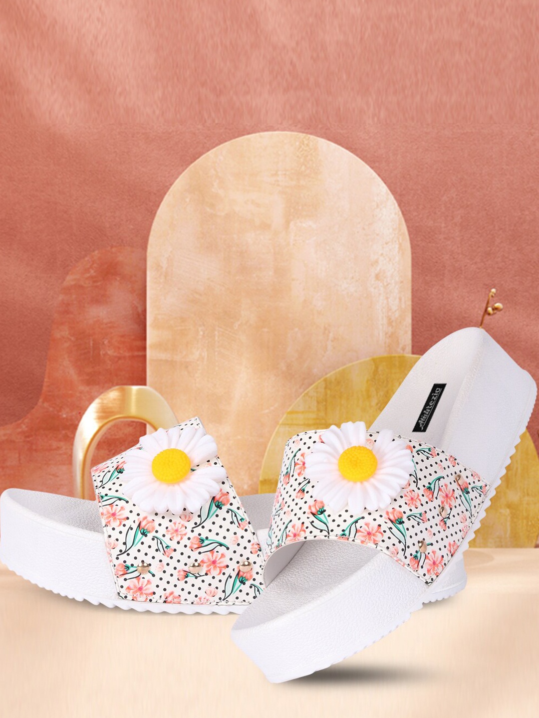 

Alishtezia Women White & Pink Printed Sliders