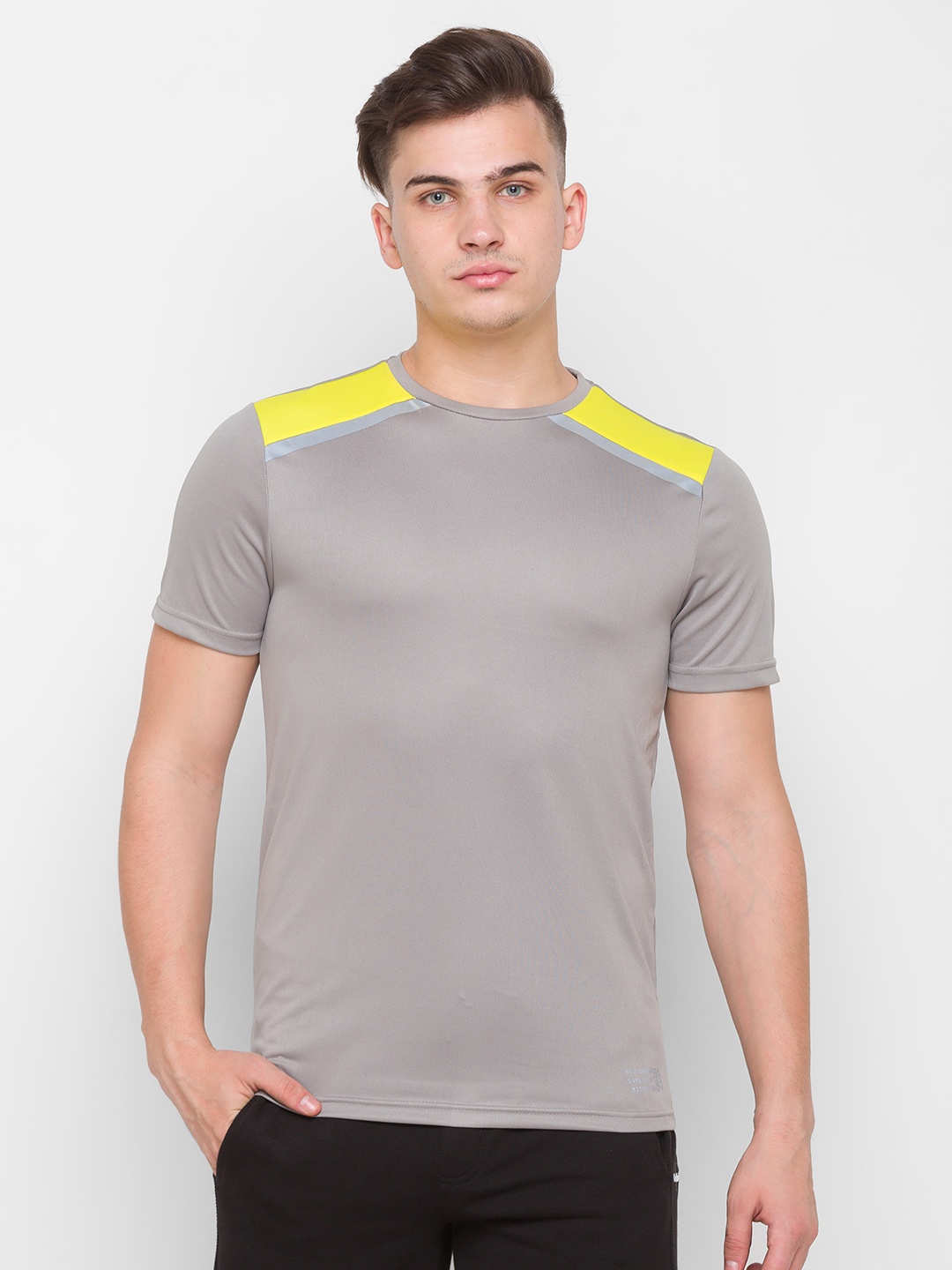 

Globus Men Grey Colourblocked Slim Fit T-shirt