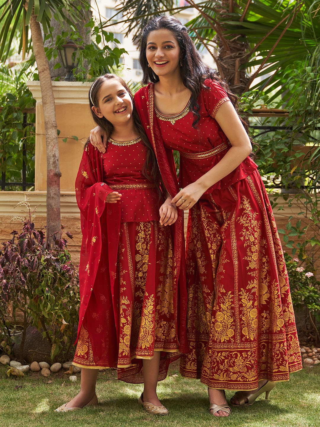 

AURELIA Girls Red Printed Foil Print Ready to Wear Lehenga & Blouse With Dupatta
