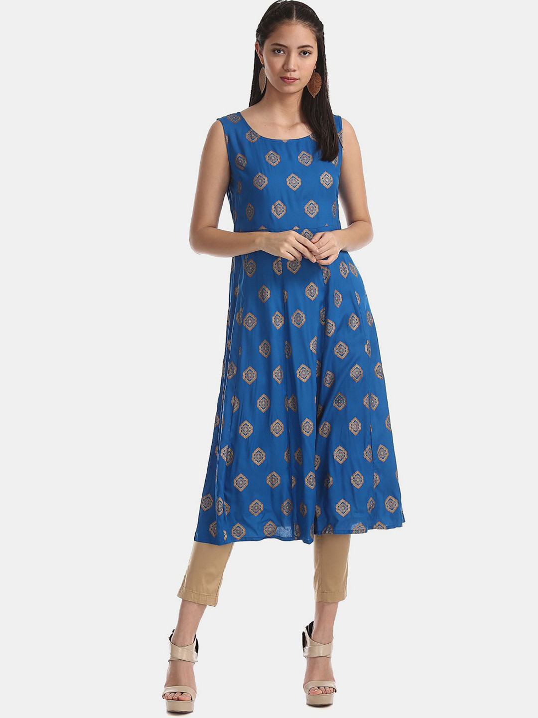 

Anahi Women Blue & Gold-Toned Ethnic Motifs Printed Thread Work Kurta