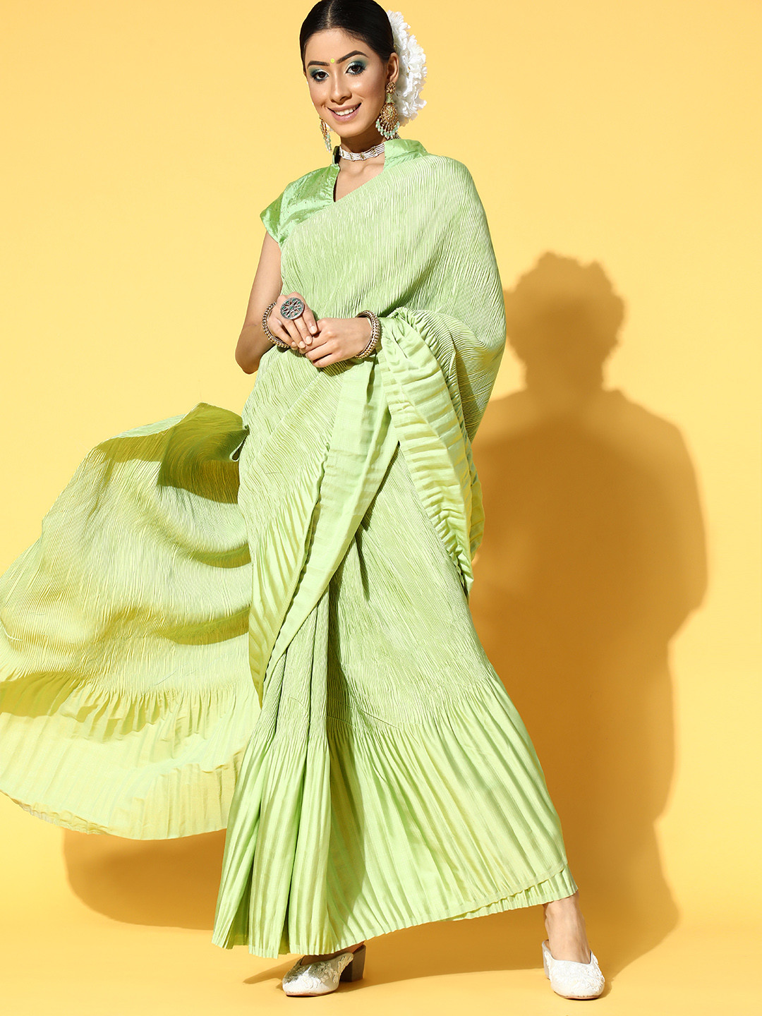 

Mitera Solid Saree with Border, Green