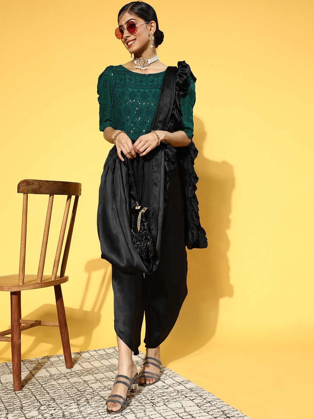 

Saadgi Solid Saree, Black