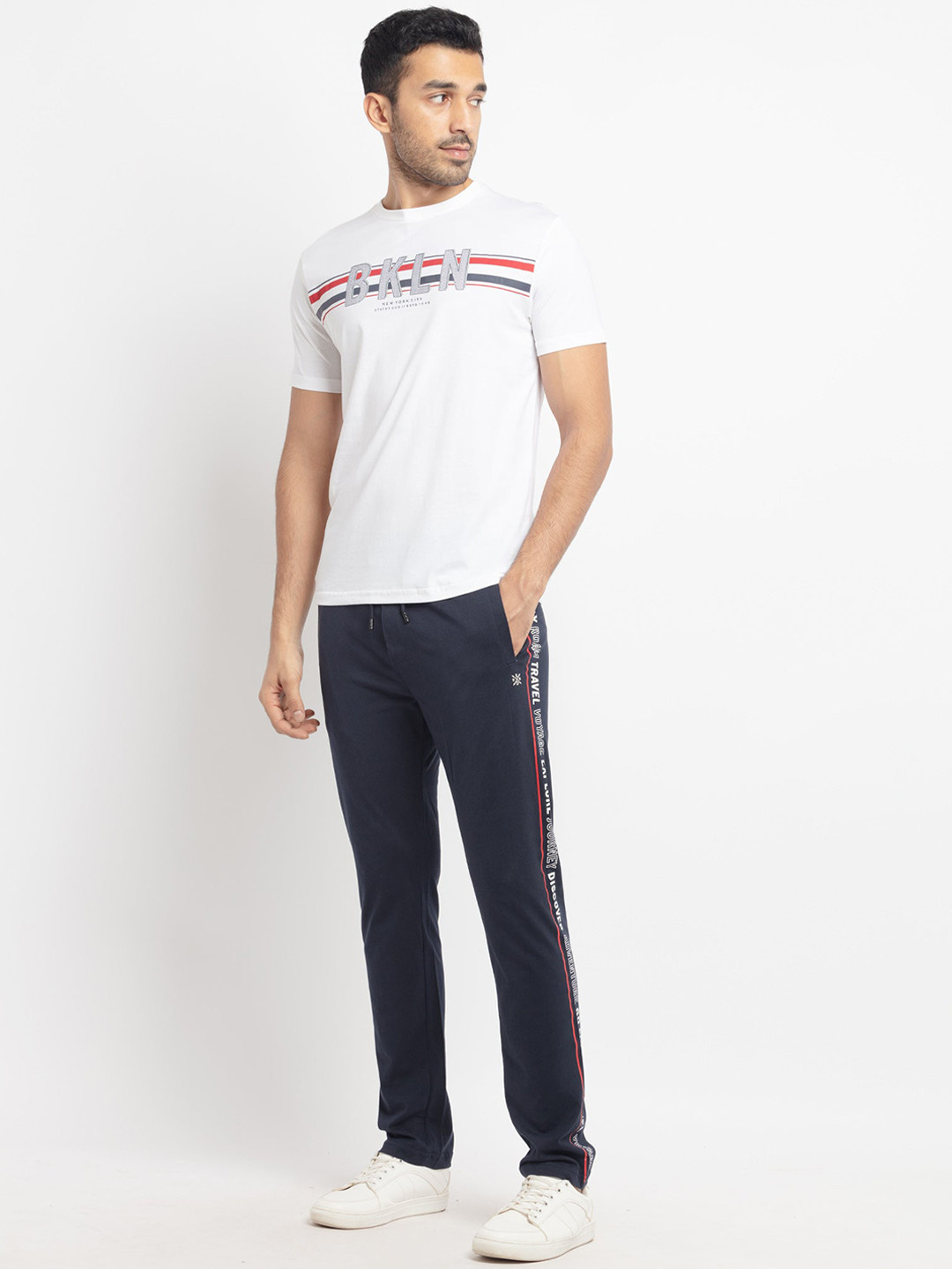 

Status Quo Men White & Navy Blue Cotton Regular Fit Tracksuit