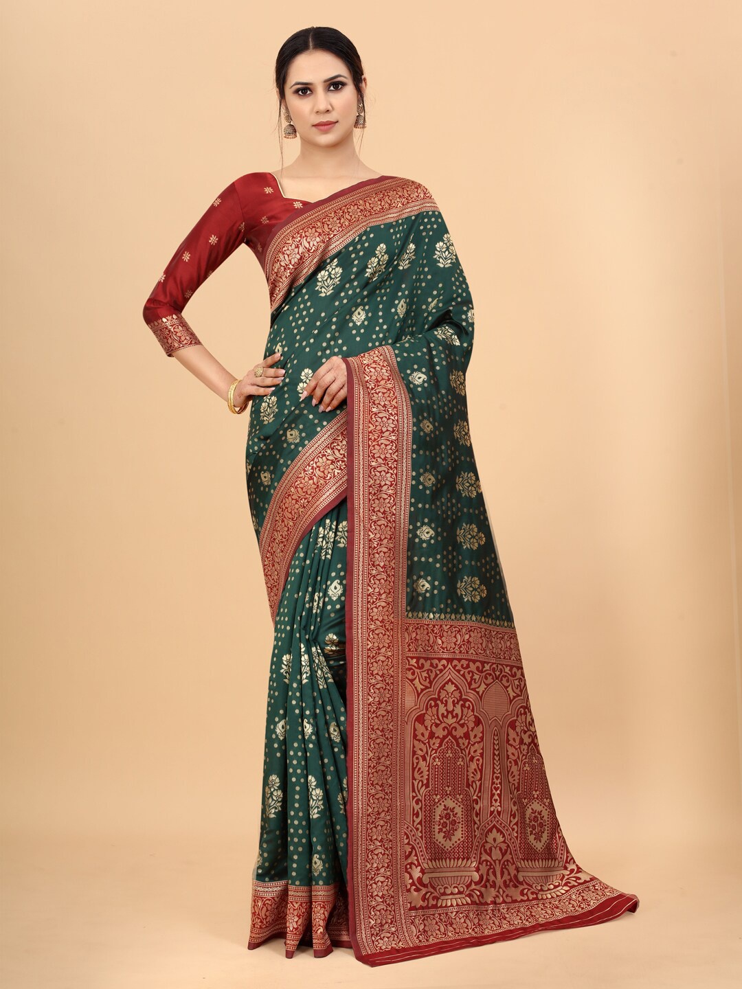 

SATYAM WEAVES Green & Red Ethnic Motifs Zari Silk Cotton Banarasi Saree