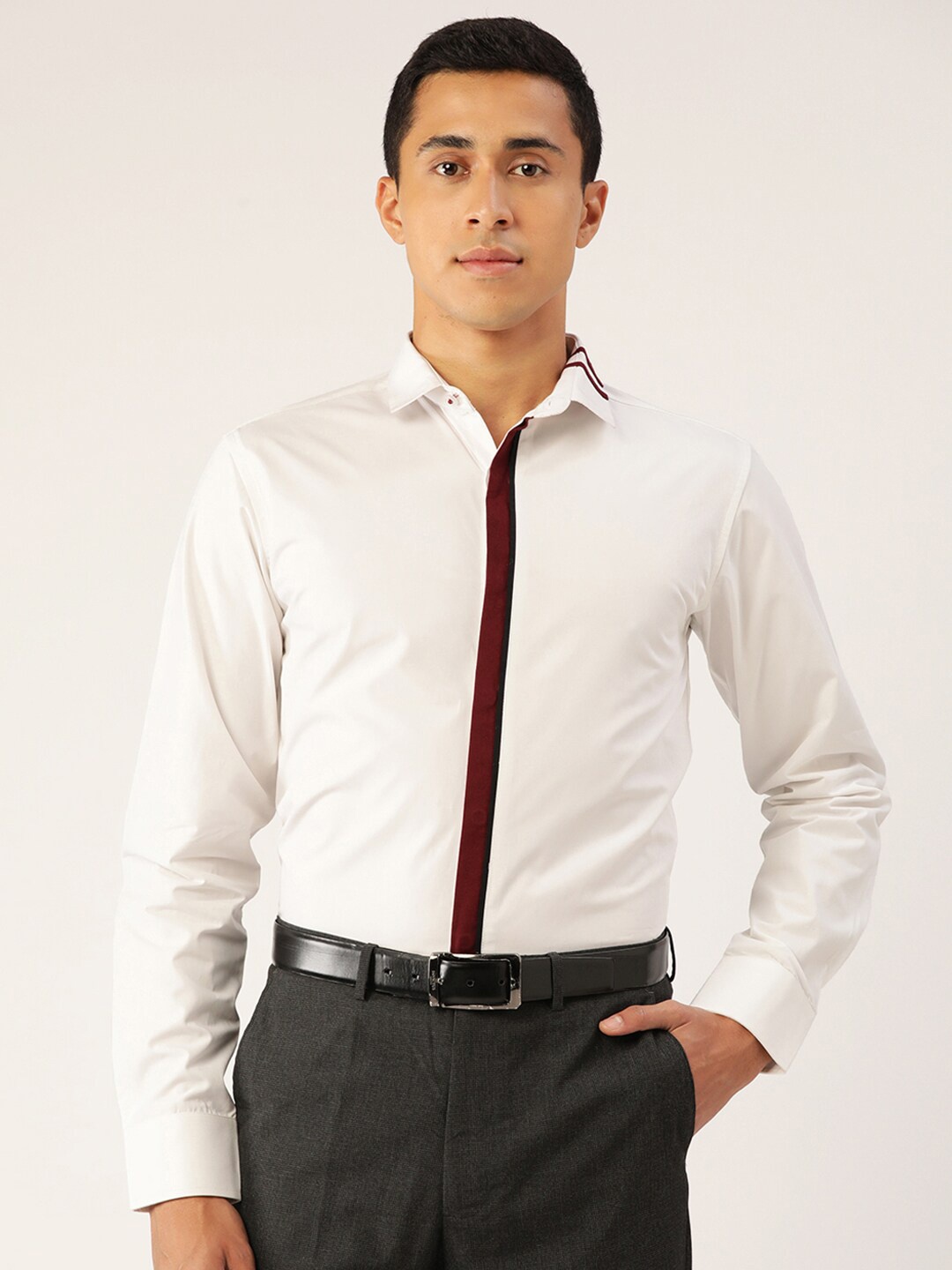 

Molly & Michel Men White & Maroon Slim Fit Cotton Casual Shirt