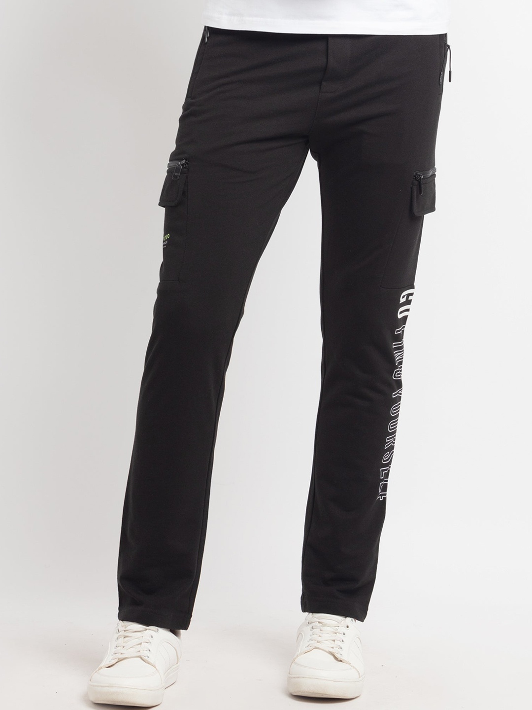 

Status Quo Men Black Solid Cotton Trackpant