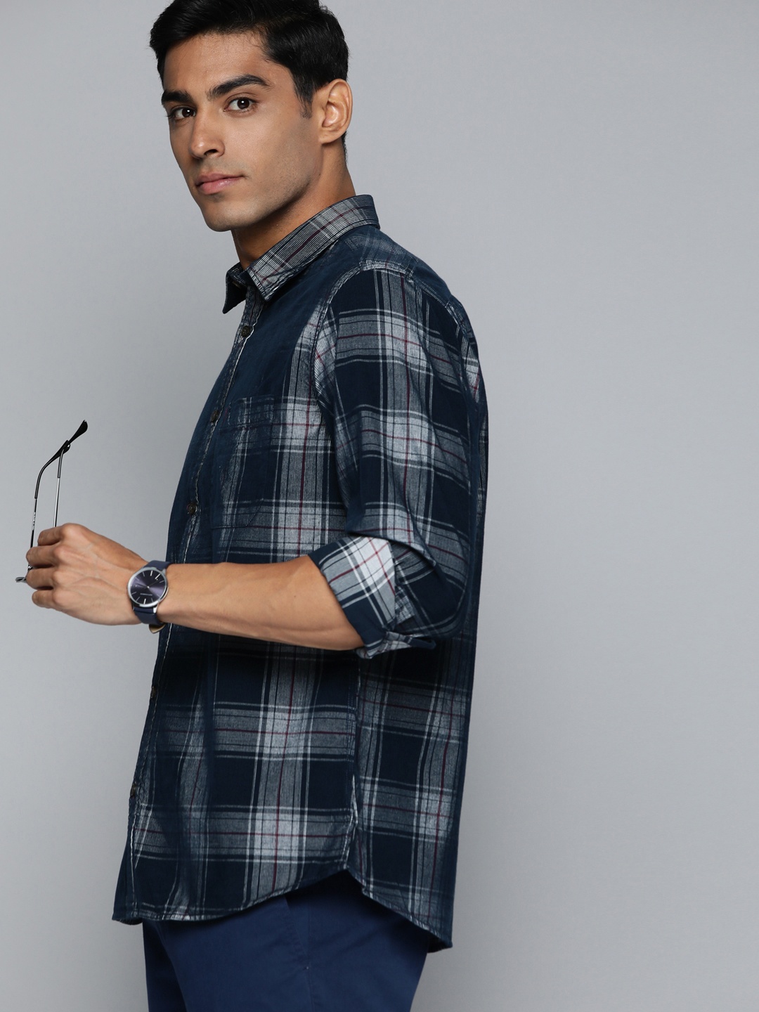

Indian Terrain Men Navy Blue Tartan Checks Pure Cotton Slim Fit Corduroy Shirt