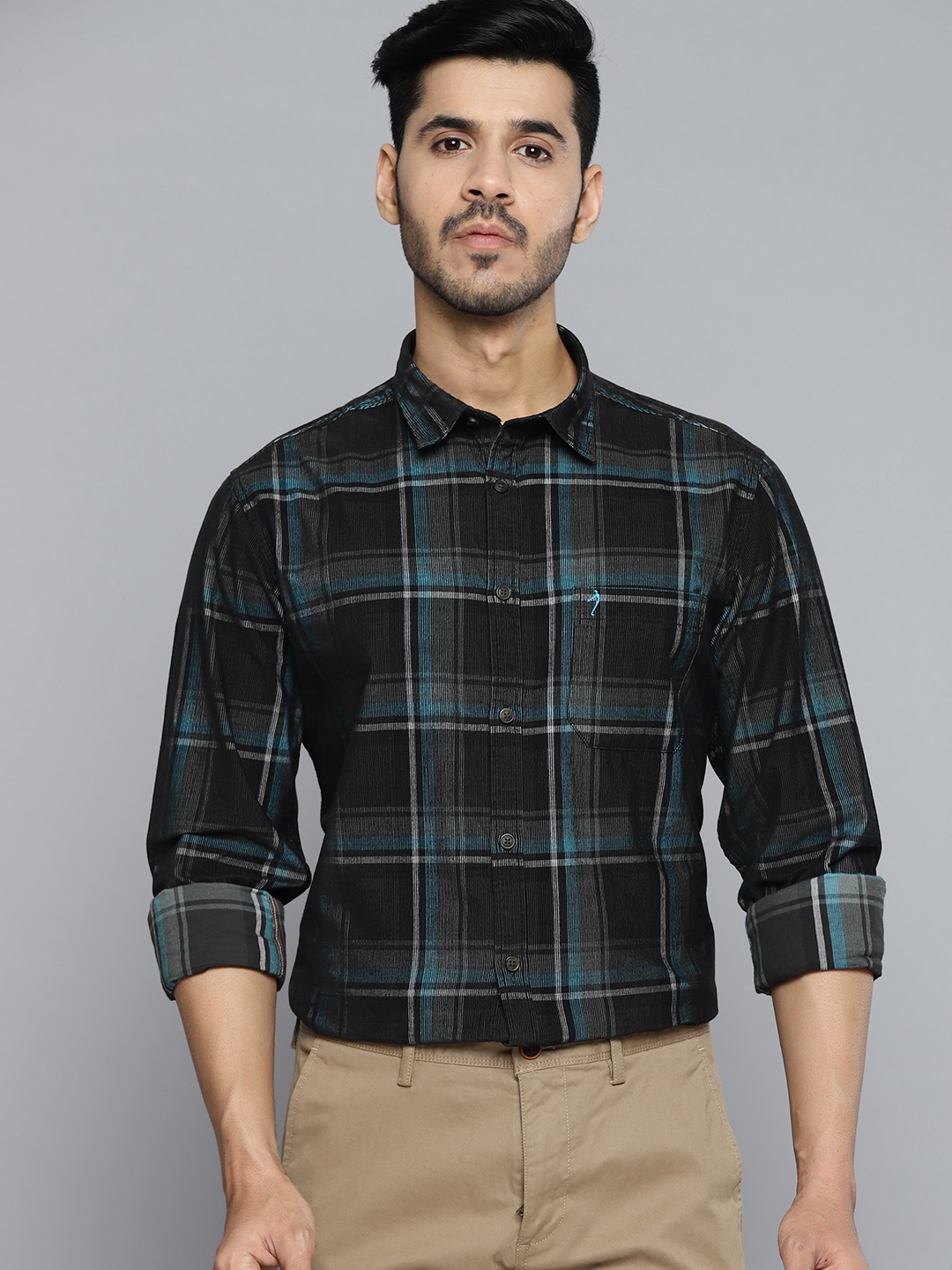 

Indian Terrain Men Black & Blue Checked Pure Cotton Slim Fit Corduroy Casual Shirt