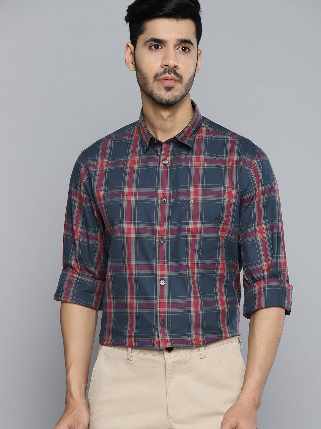 

Indian Terrain Men Navy Blue & Pink Pure Cotton Slim Fit Checked Casual Shirt