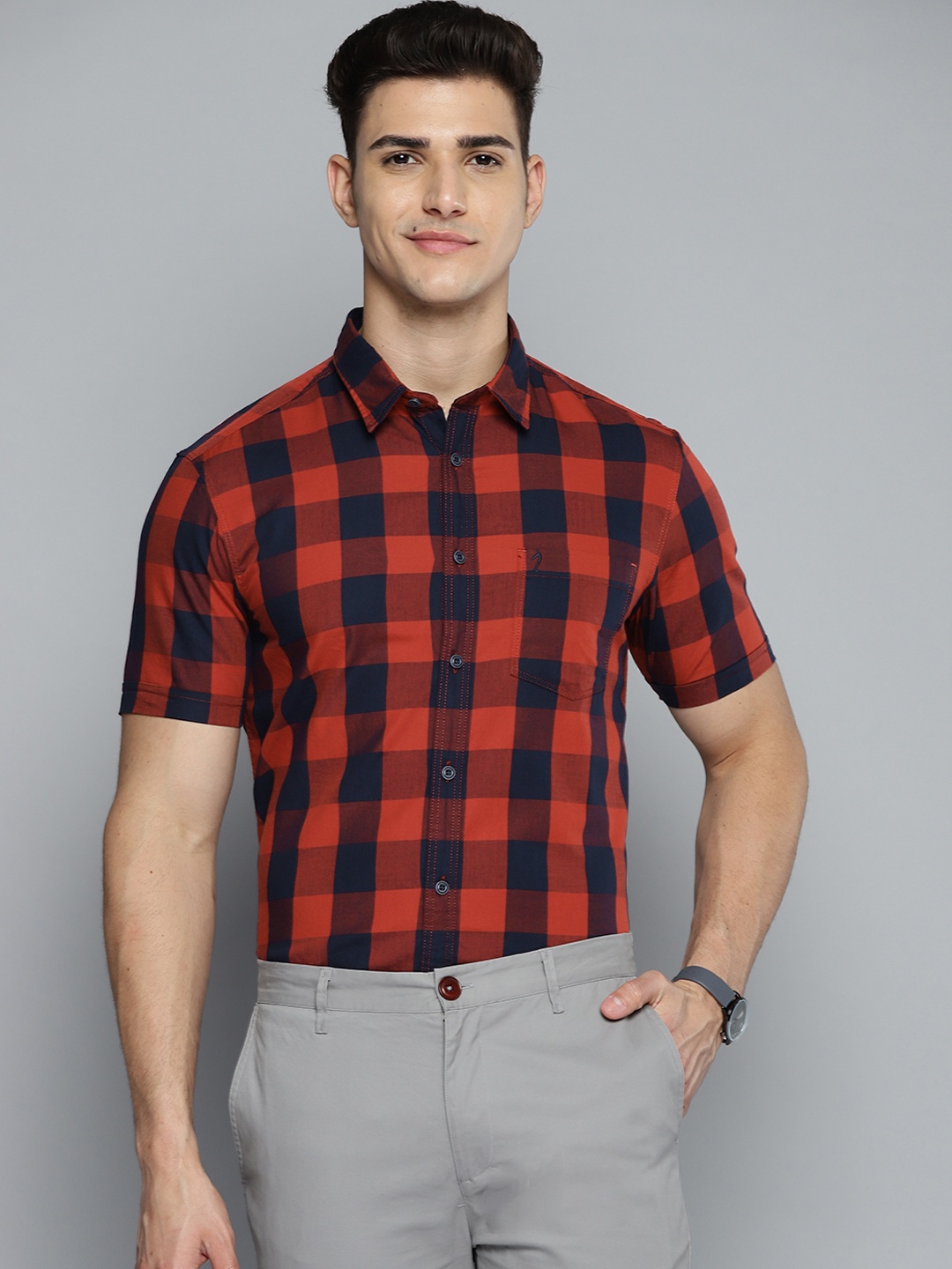 

Indian Terrain Men Red & Navy Blue Pure Cotton Slim Fit Checked Casual Shirt