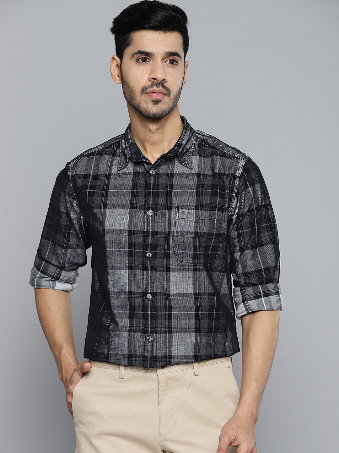 

Indian Terrain Men Black & Grey Checked Pure Cotton Slim Fit Corduroy Casual Shirt