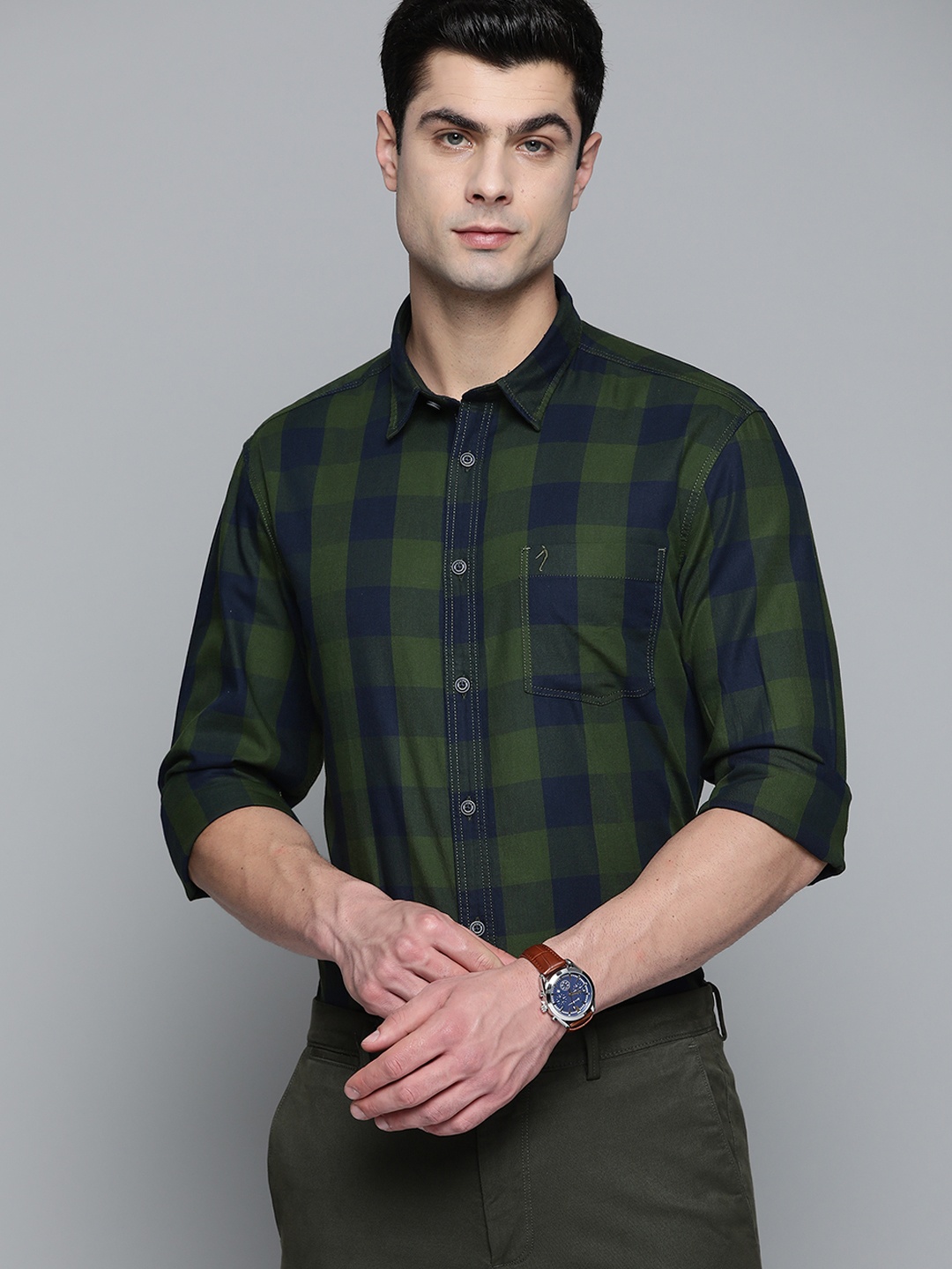

Indian Terrain Men Olive Green & Navy Blue Slim Fit Buffalo Checks Smart Casual Shirt
