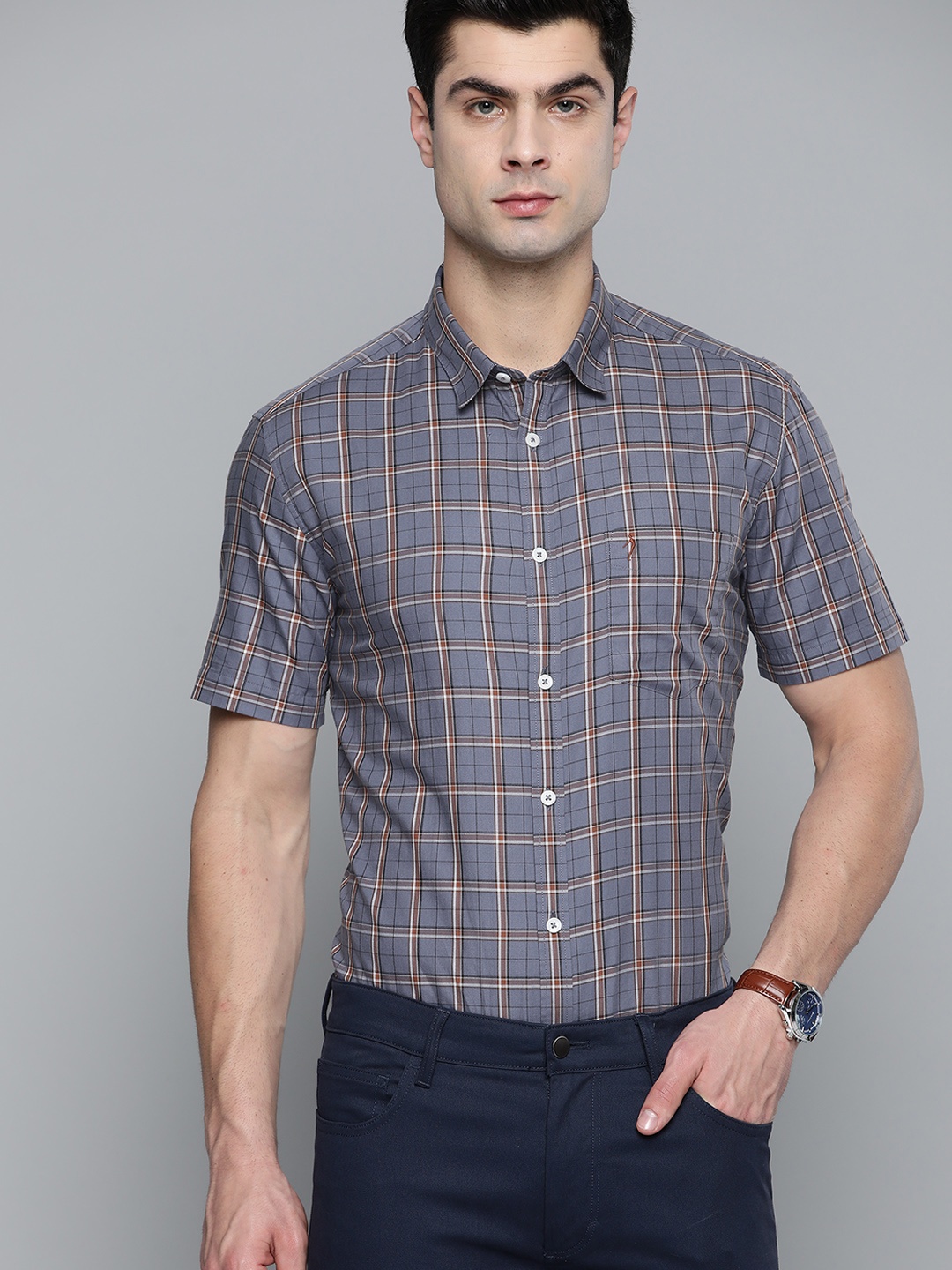 

Indian Terrain Men Grey & Brown Pure Cotton Slim Fit Checked Casual Shirt