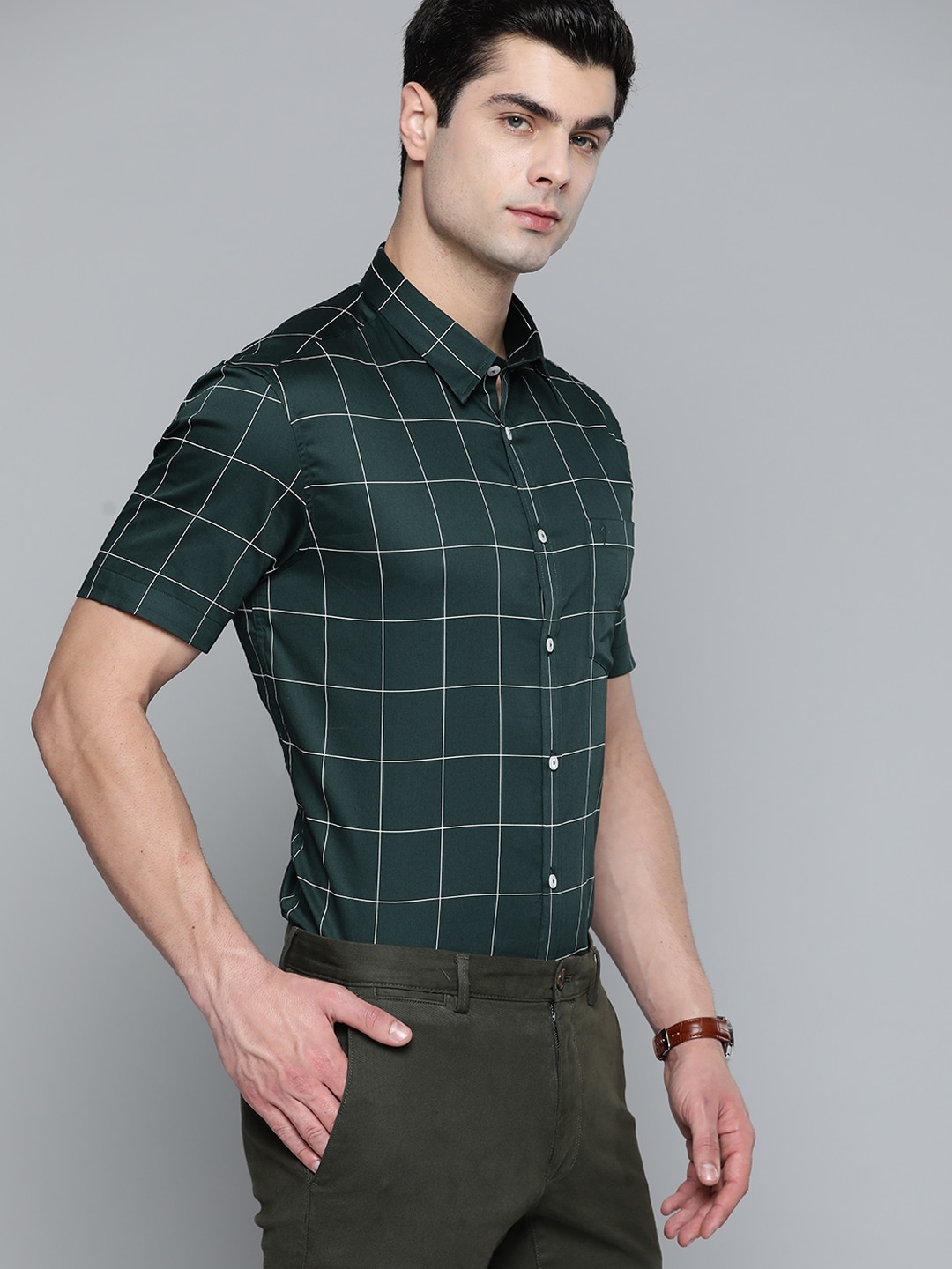 

Indian Terrain Men Green & White Slim Fit Windowpane Checks Smart Casual Shirt