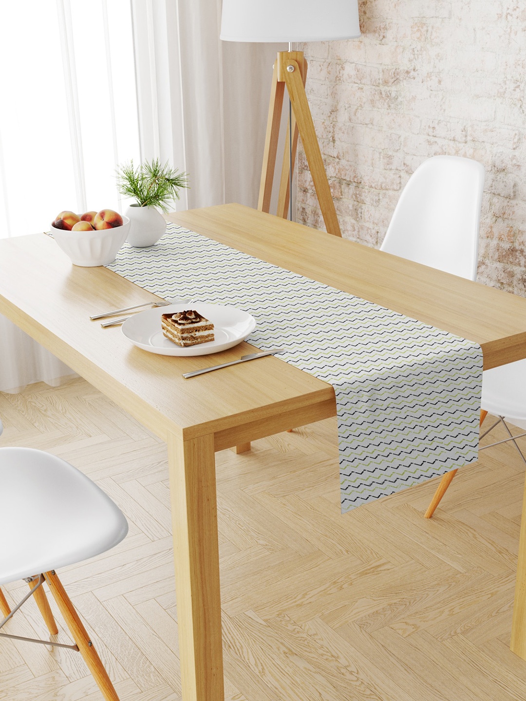 

STYBUZZ White & Green Geometric Printed Table Runners