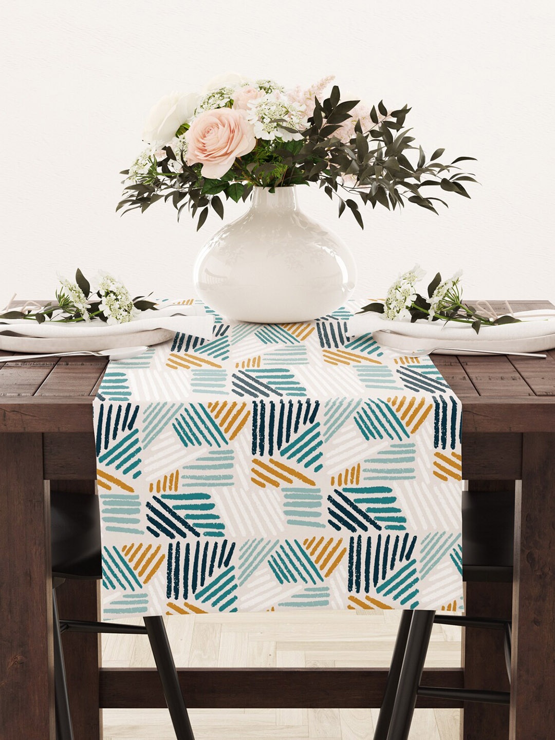

STYBUZZ White & Blue Printed Table Runner