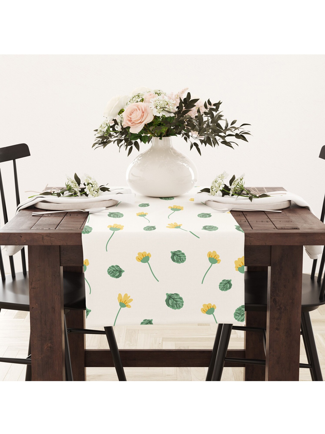 

STYBUZZ White & Green Floral Printed Table Runner