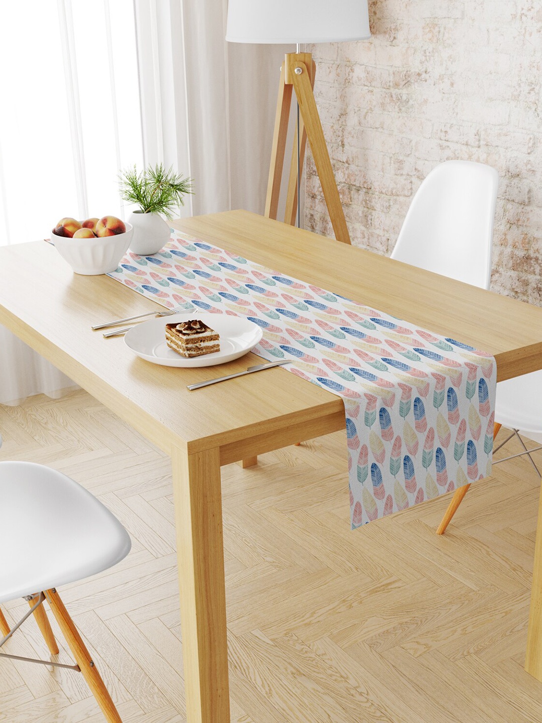 

STYBUZZ White & Blue Printed Table Runner