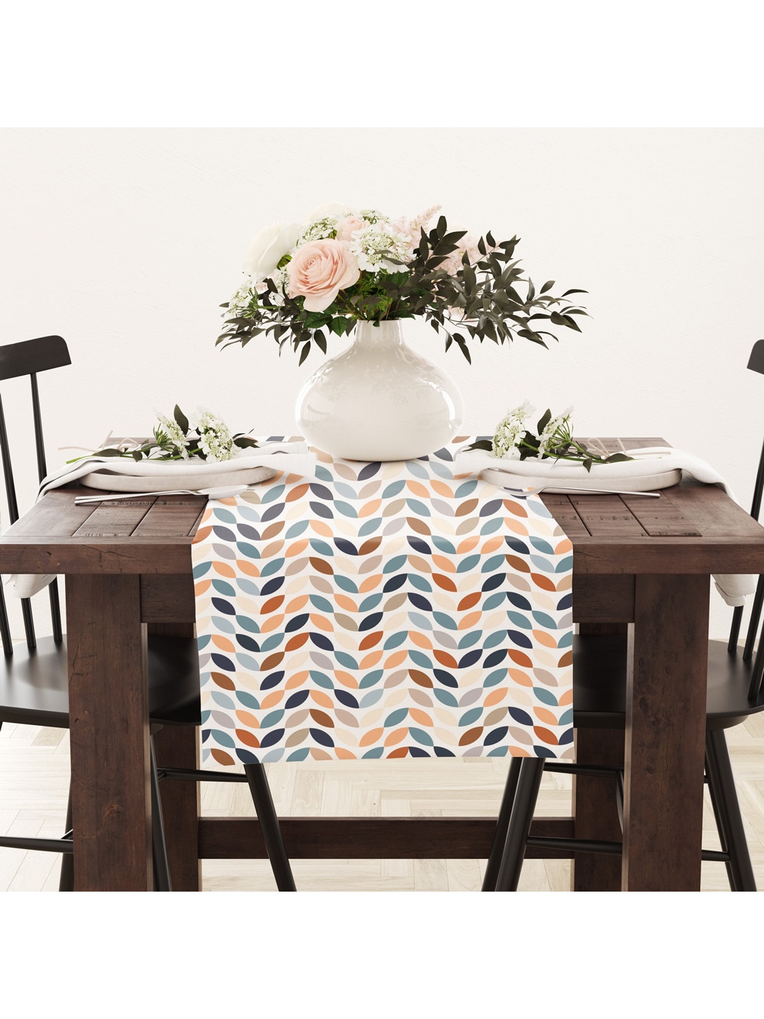 

STYBUZZ White & Blue Geometric Printed Table Runner