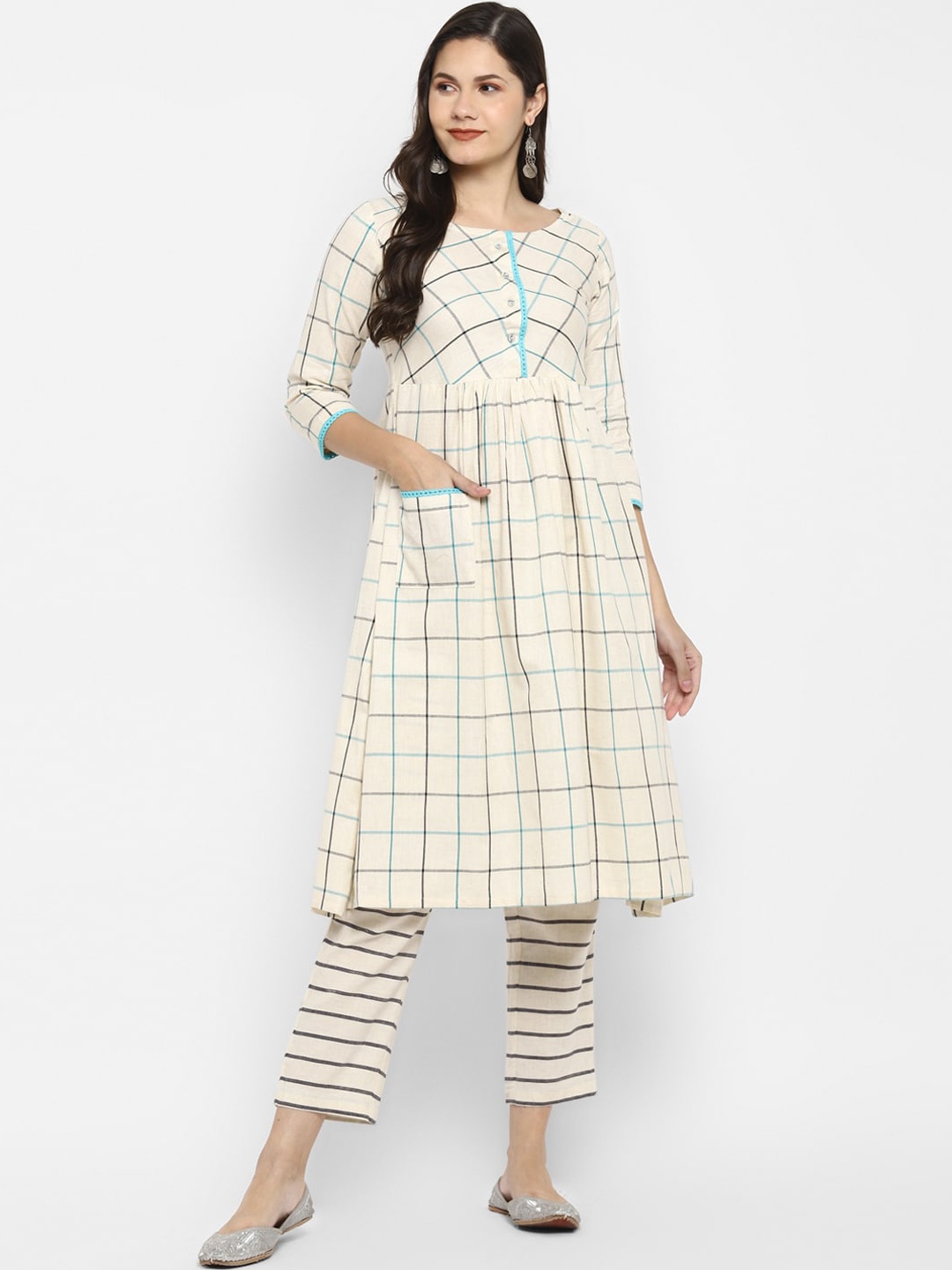 

VAABA Women Cream-Coloured & Black Kurta with Trousers