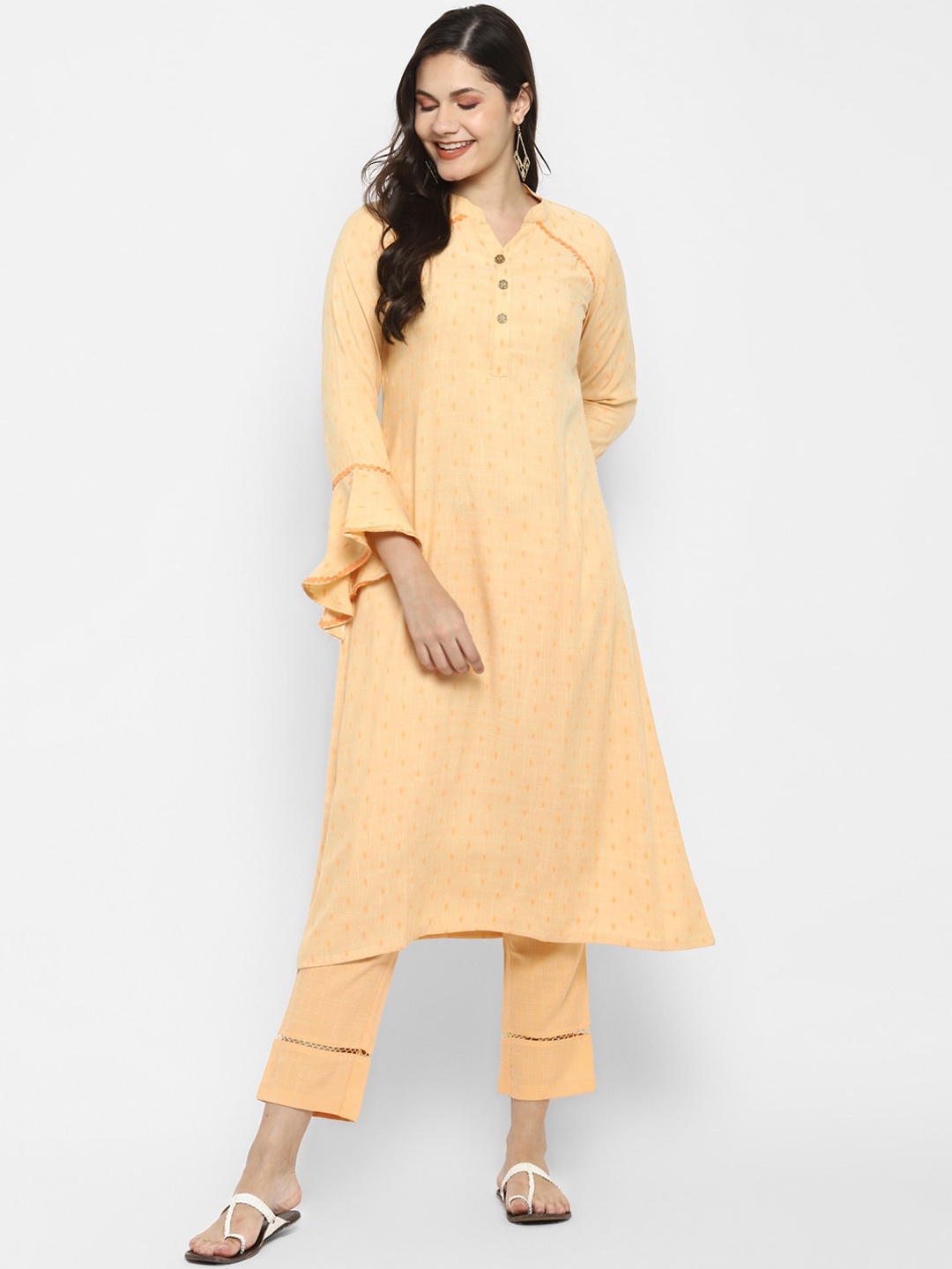 

VAABA Women Peach-Coloured Printed Kurta with Trousers