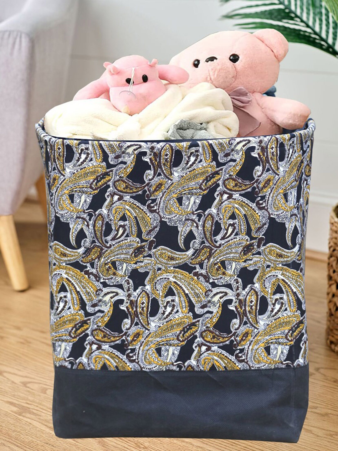 

My Gift Booth Black & Yellow Paisley Printed Laundry Bag
