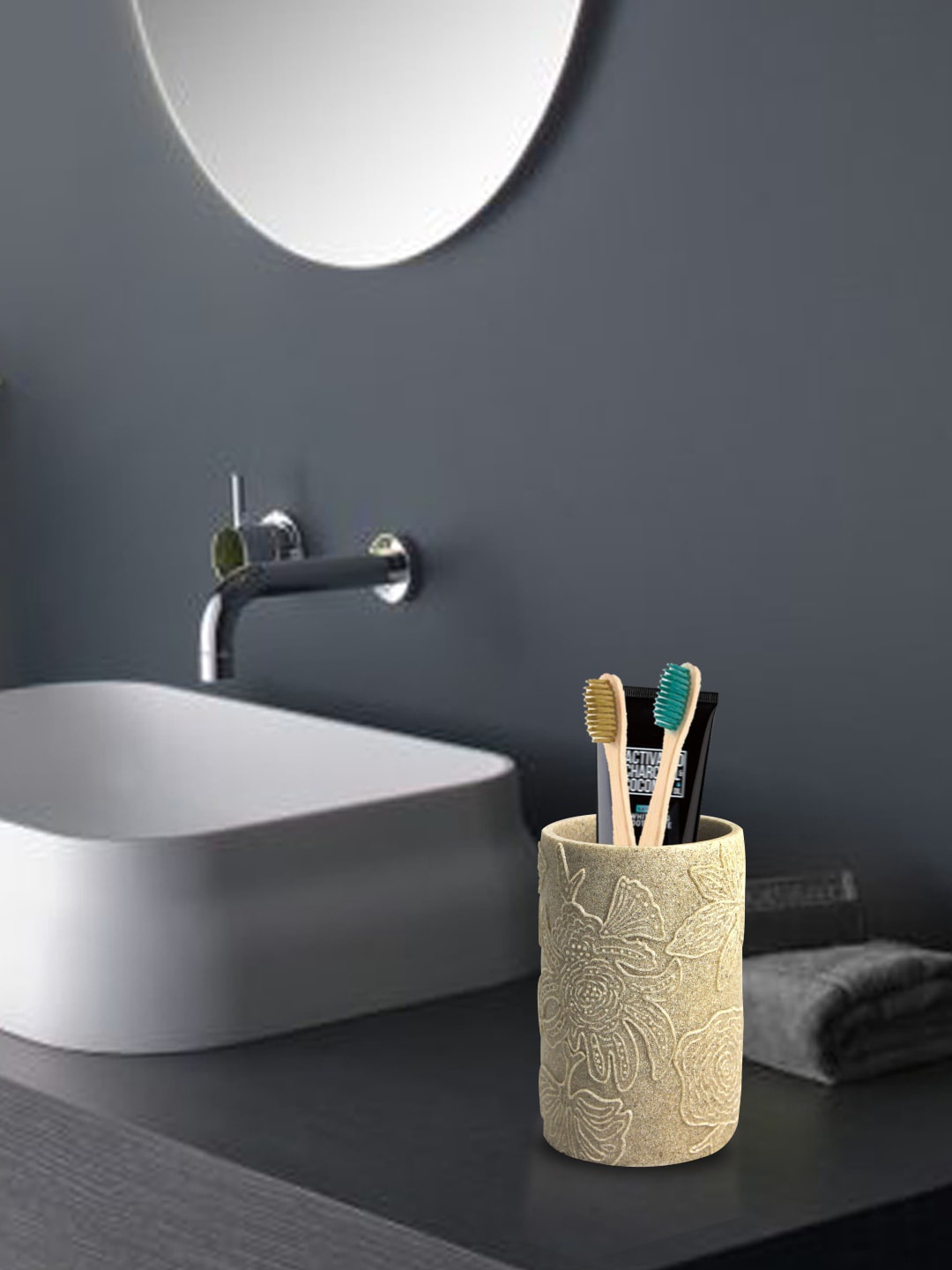 

MARKET99 Cream Floral Design Toothbrush Holder