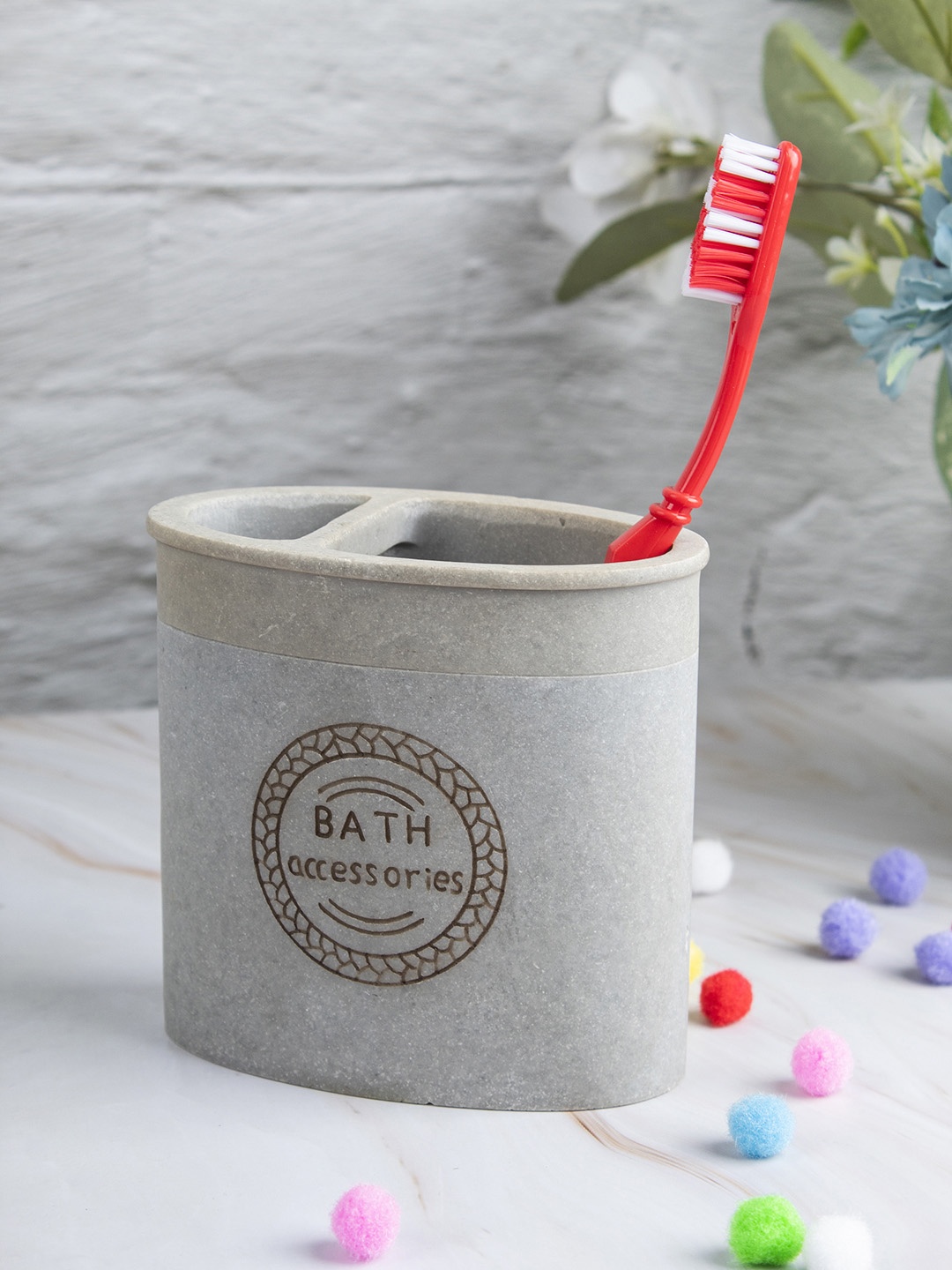 

MARKET99 Grey Toothbrush Holder