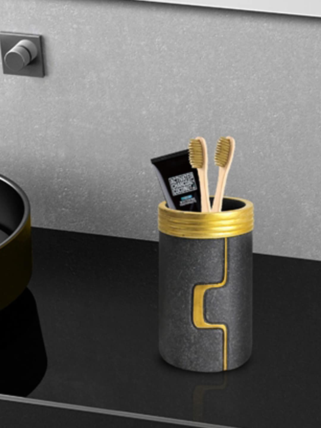 

MARKET99 Black Solid Matte Toothbrush Holder