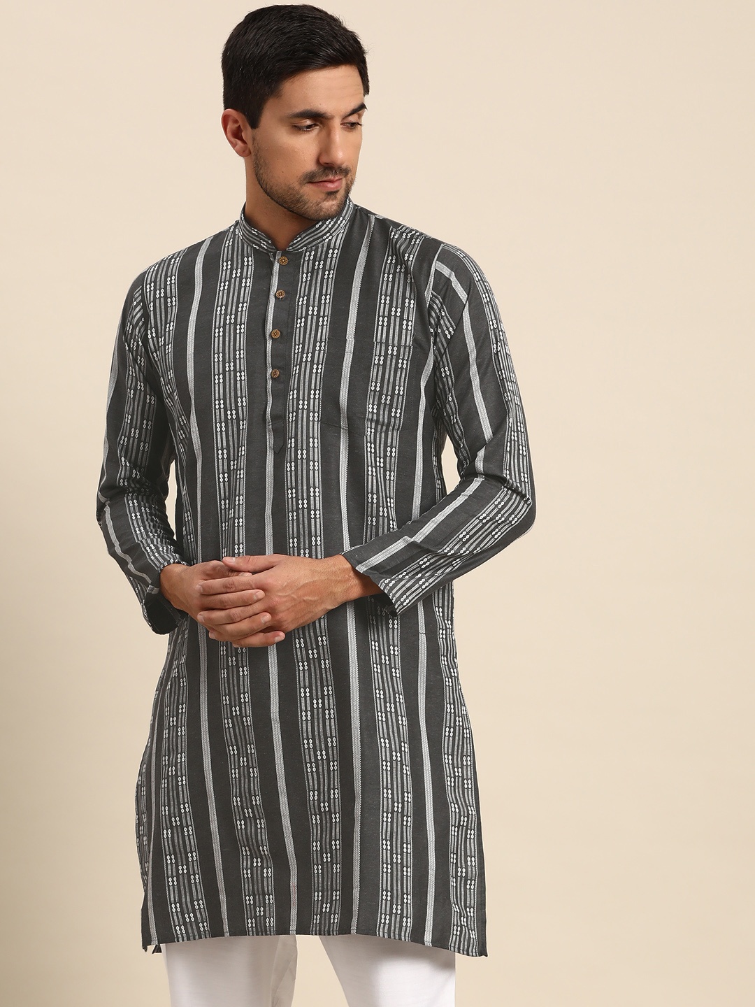 

RAJUBHAI HARGOVINDAS Men Grey & White Pure Cotton Striped Handloom Kurta