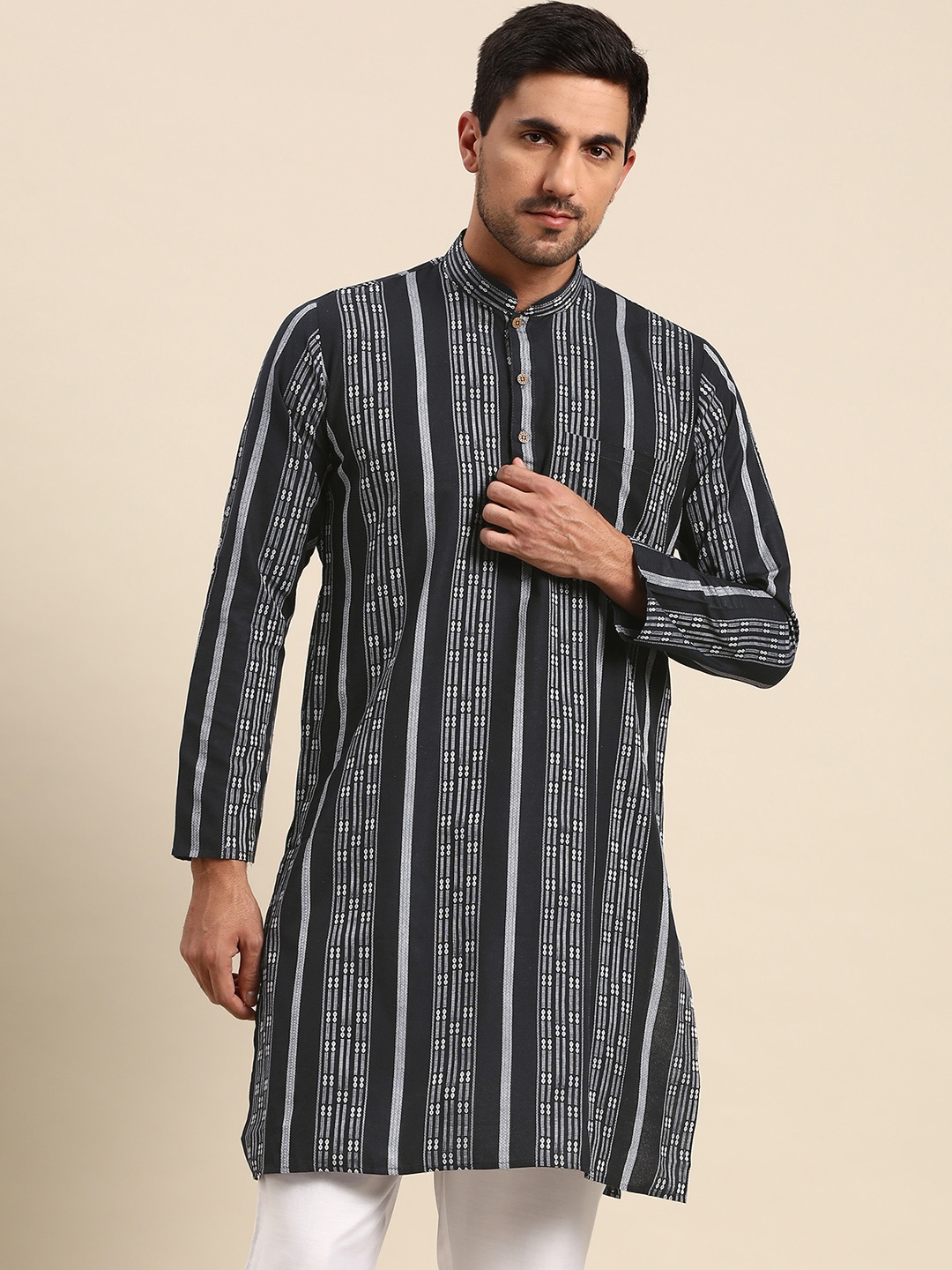 

RAJUBHAI HARGOVINDAS Men Navy Blue & White Pure Cotton Striped Handloom Kurta