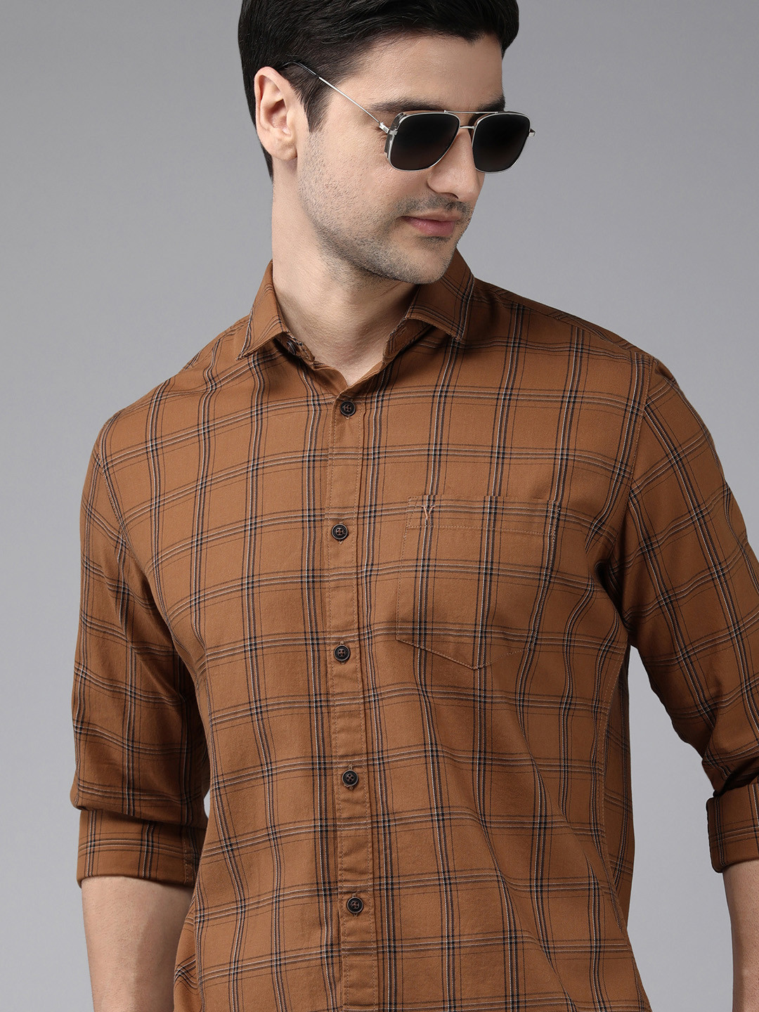 

Van Heusen Sport Men Brown & Black Slim Fit Tartan Checks Pure Cotton Casual Shirt