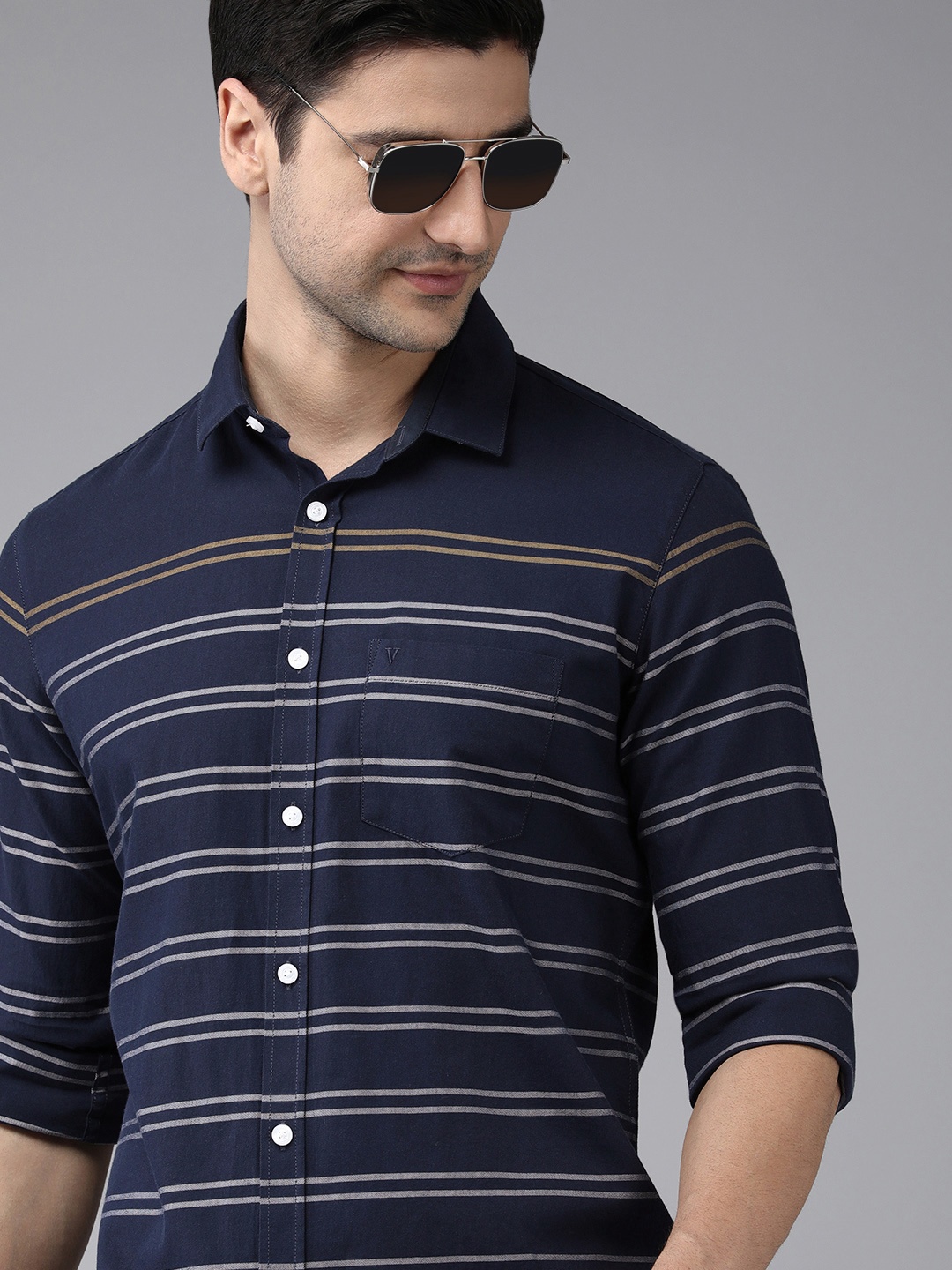 

Van Heusen Sport Men Navy Blue & White Slim Fit Horizontal Stripes Casual Shirt