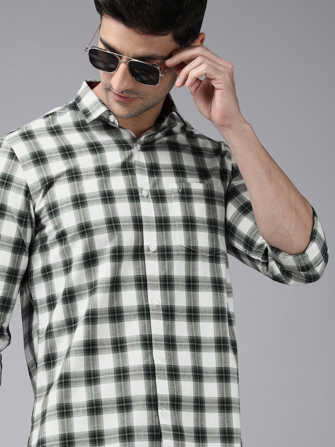 

Van Heusen Sport Men Green & White Slim Fit Checked Casual Shirt