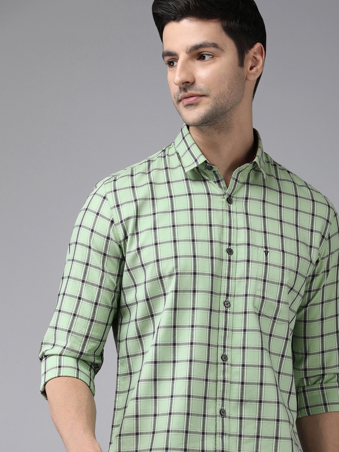 

Van Heusen Sport Men Green Slim Fit Checked Pure Cotton Casual Shirt