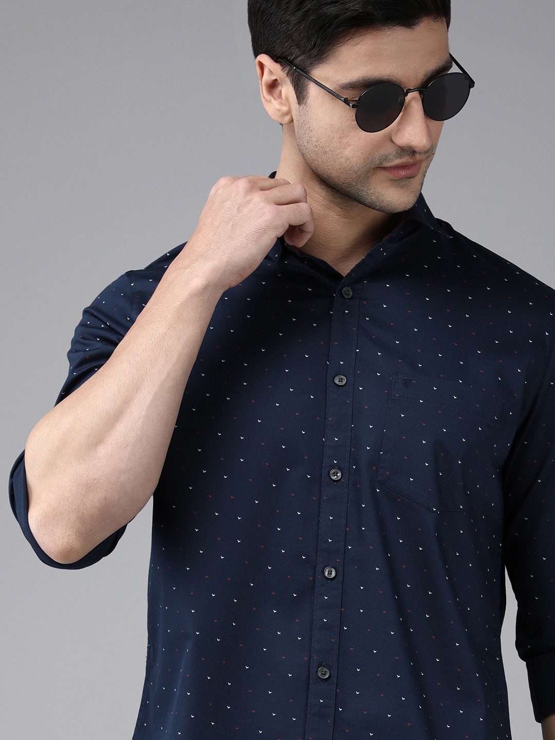 

Van Heusen Sport Men Navy Blue & White Slim Fit Printed Casual Shirt