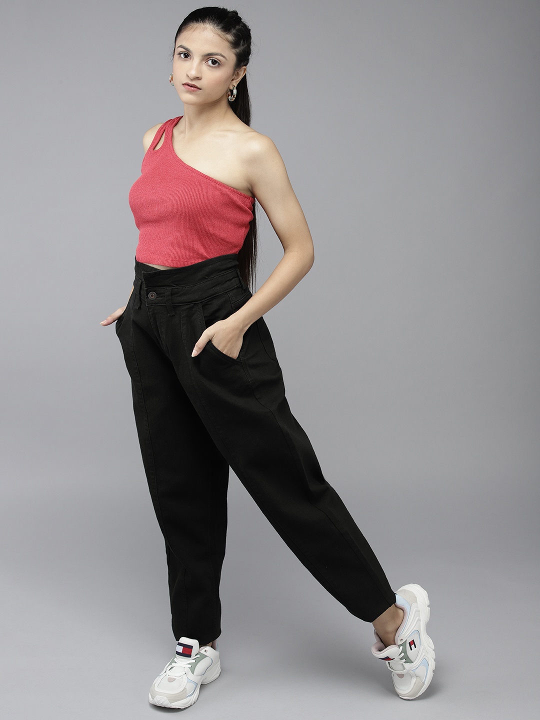 

UTH by Roadster Girls Black Relaxed Fit Stretchable Jeans