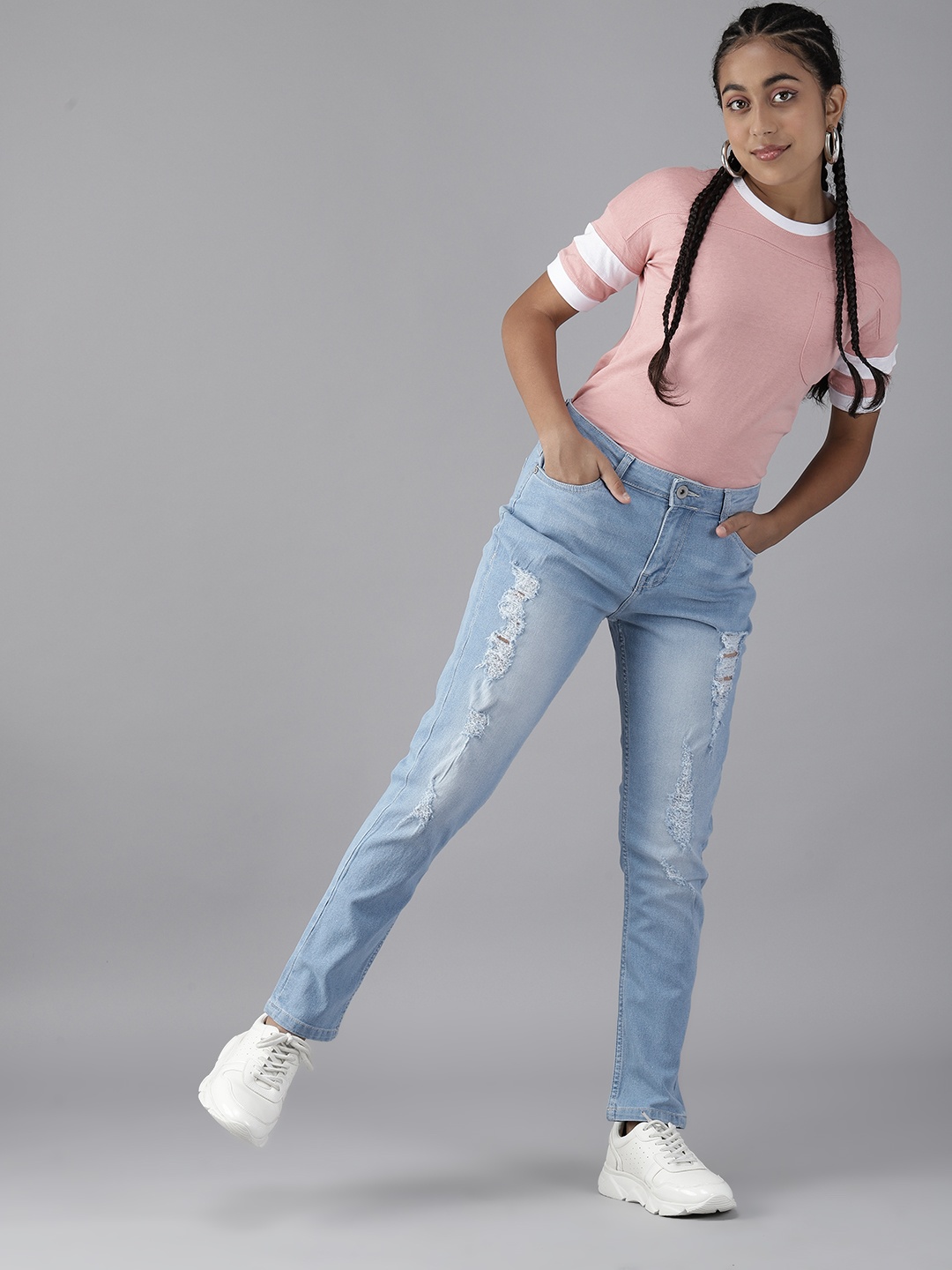 

UTH by Roadster Girls Highly Distressed Light Fade Stretchable Jeans, Blue