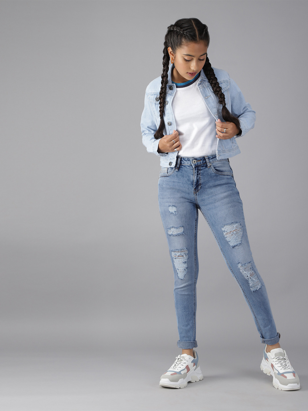 

UTH by Roadster Girls Blue Skinny Fit Highly Distressed Heavy Fade Stretchable Jeans