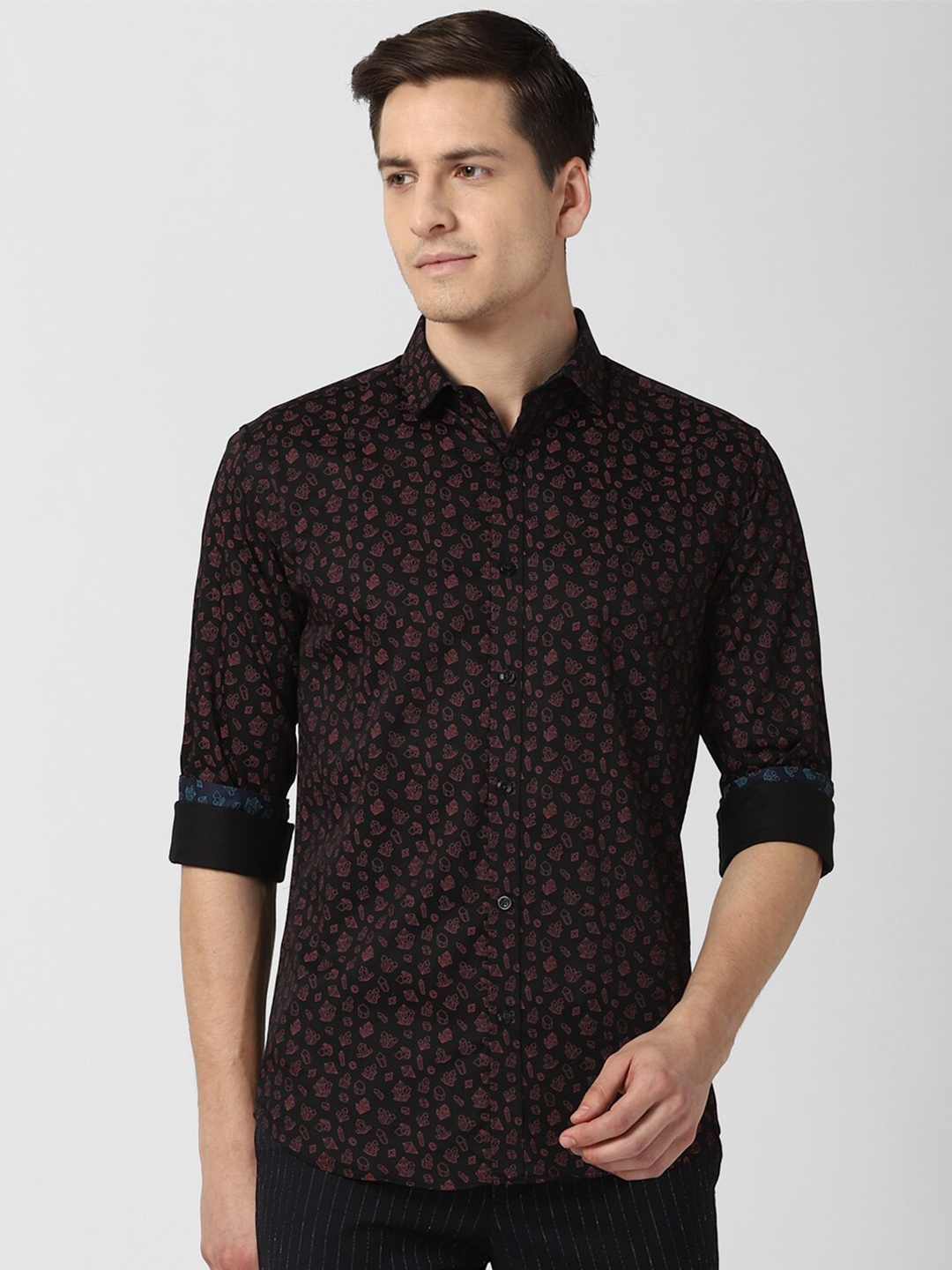 

V Dot Men Black Slim Fit Printed Pure Cotton Casual Shirt