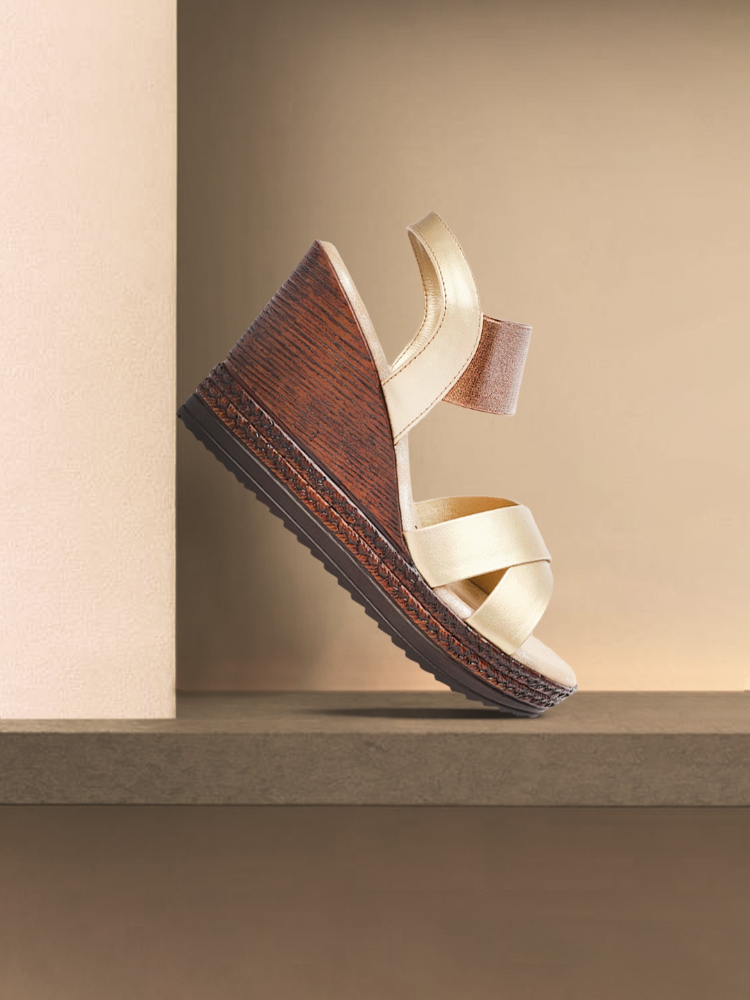

Inc 5 Gold-Toned Solid Wedges