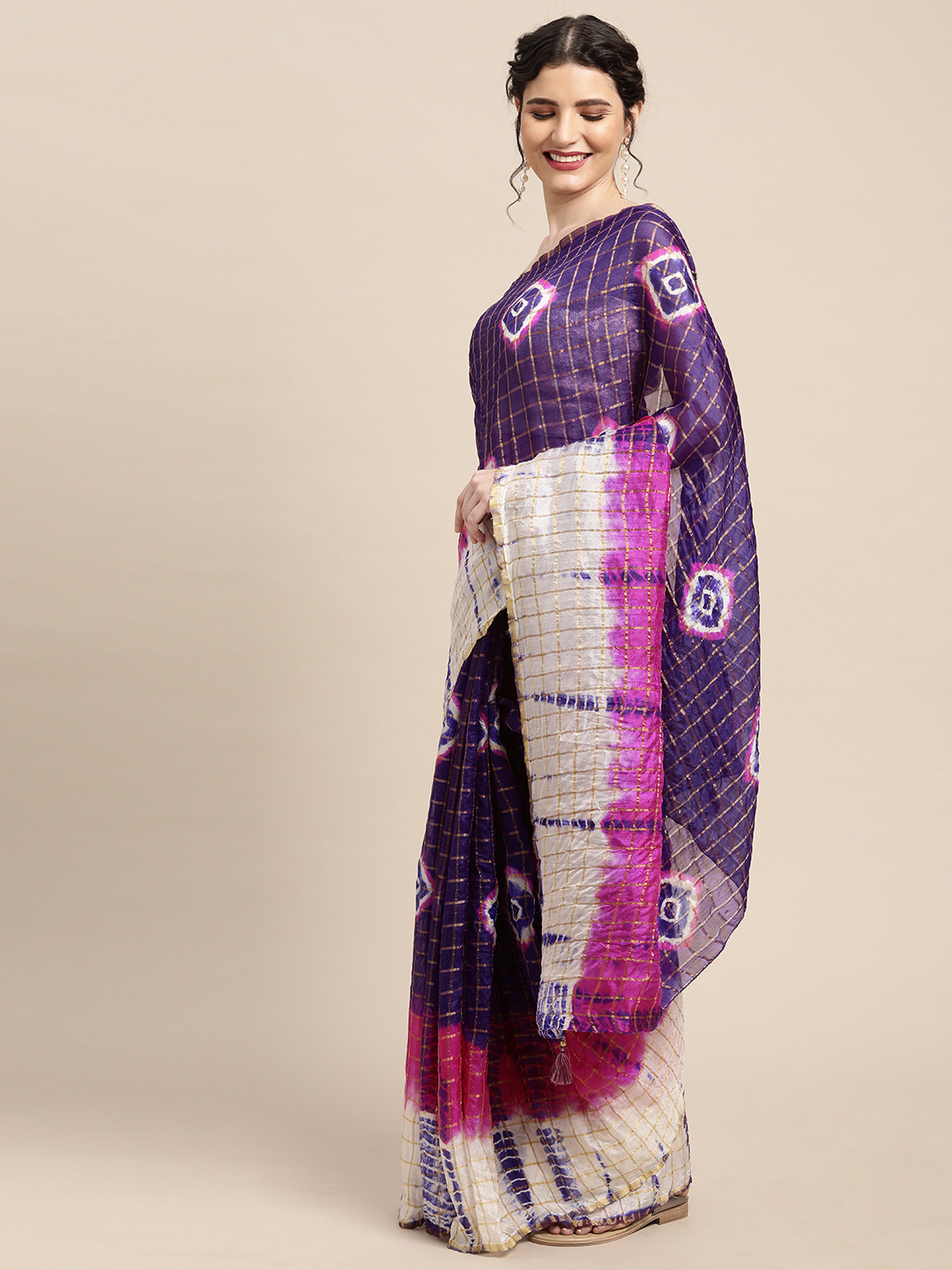 

Geroo Jaipur Purple & White Bandhani Art Silk Saree